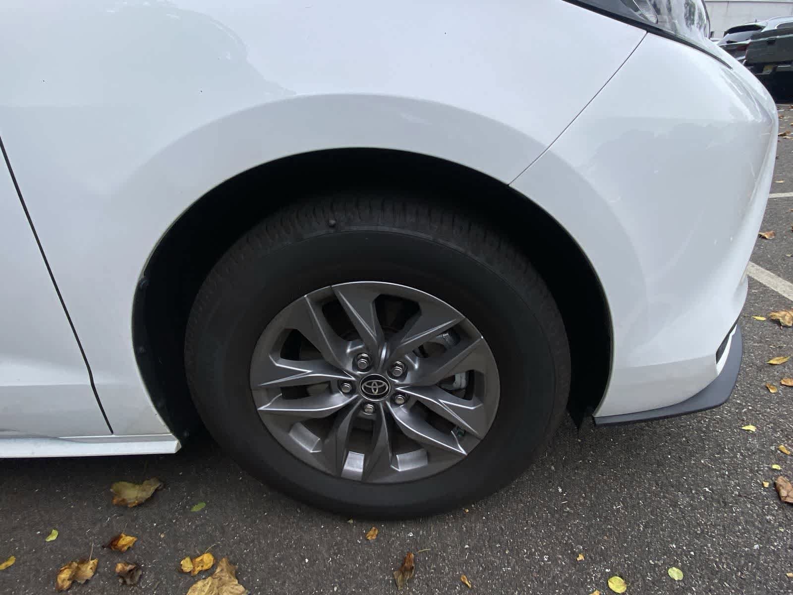 Thumbnail: 2023 Toyota Sienna - 4
