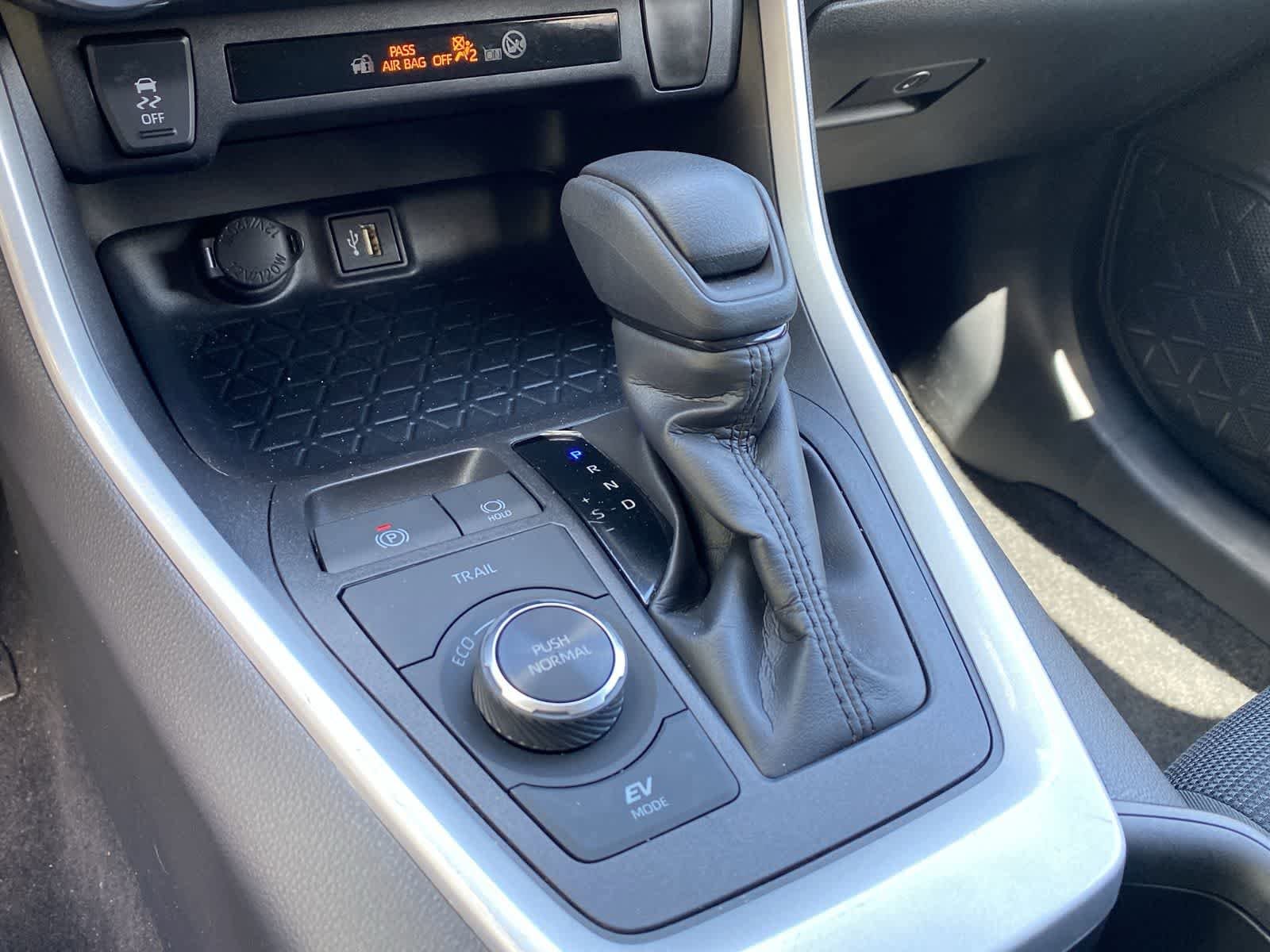 Thumbnail: 2025 Toyota RAV4 - 31