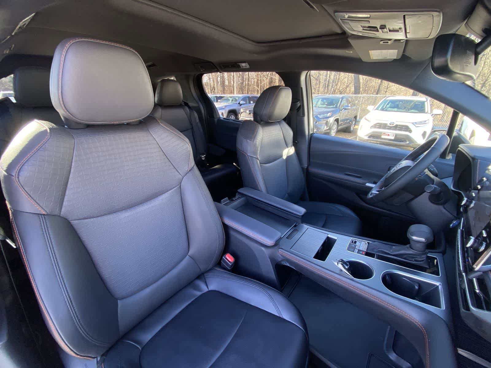 Thumbnail: 2023 Toyota Sienna - 25