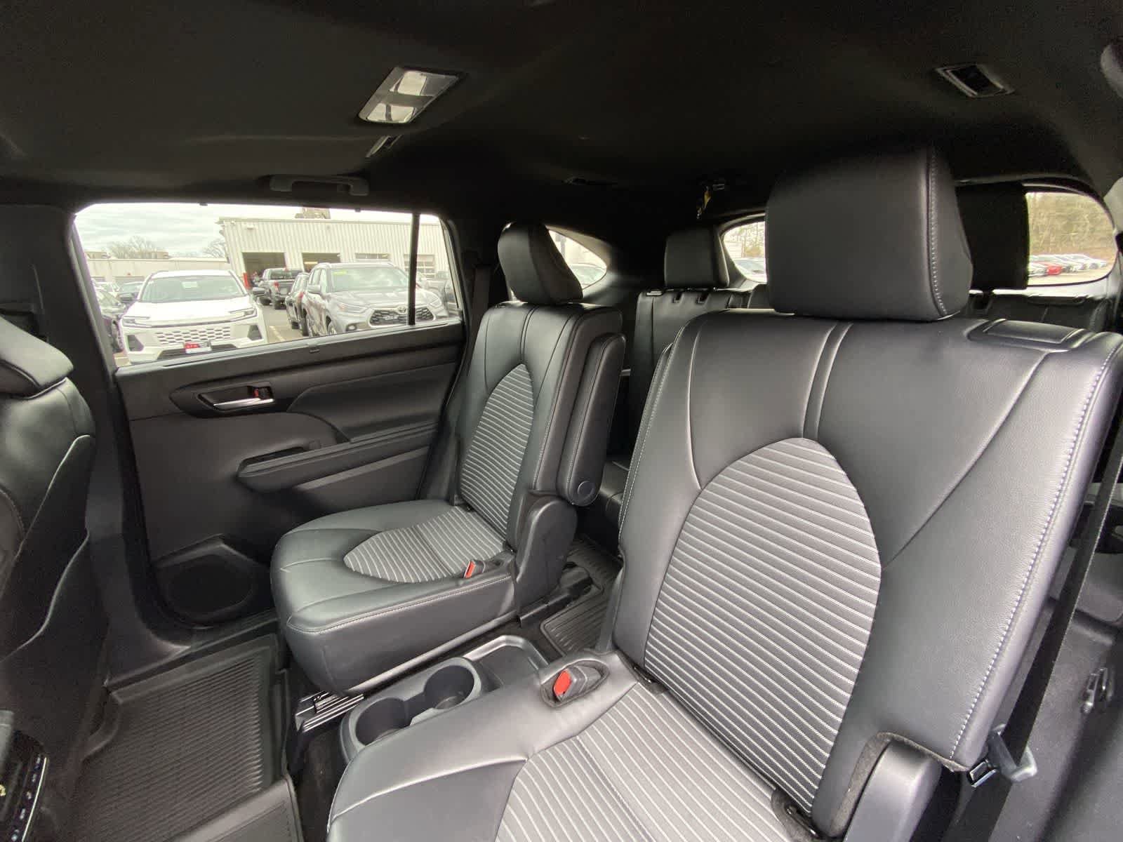 Thumbnail: 2025 Toyota Highlander - 23