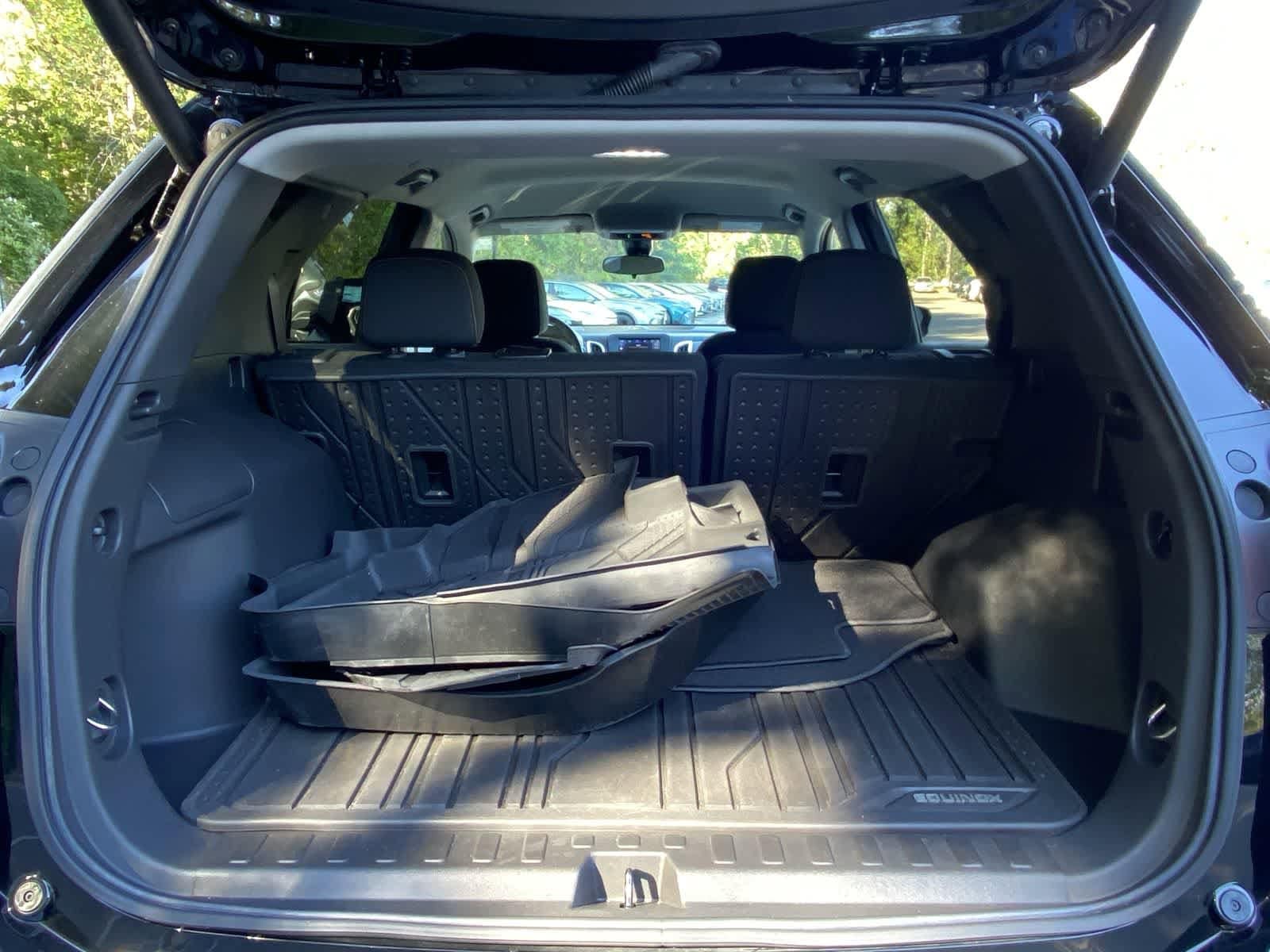 Thumbnail: 2022 Chevrolet Equinox - 10