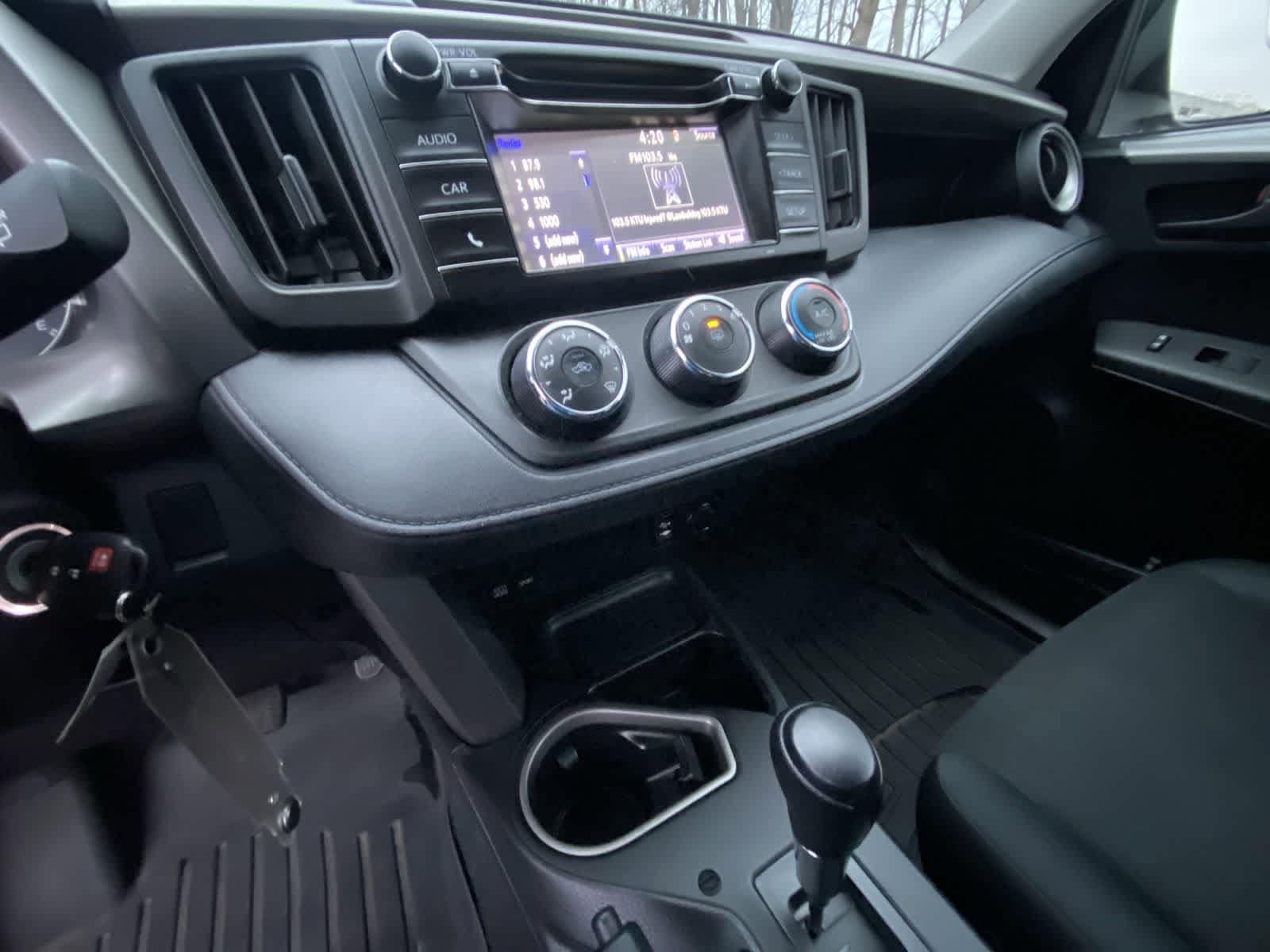 Thumbnail: 2016 Toyota RAV4 - 25