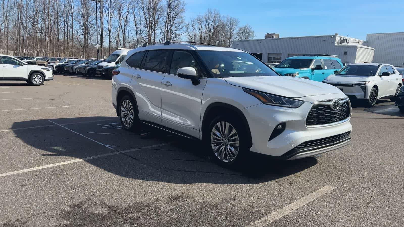 Thumbnail: 2025 Toyota Highlander - 2