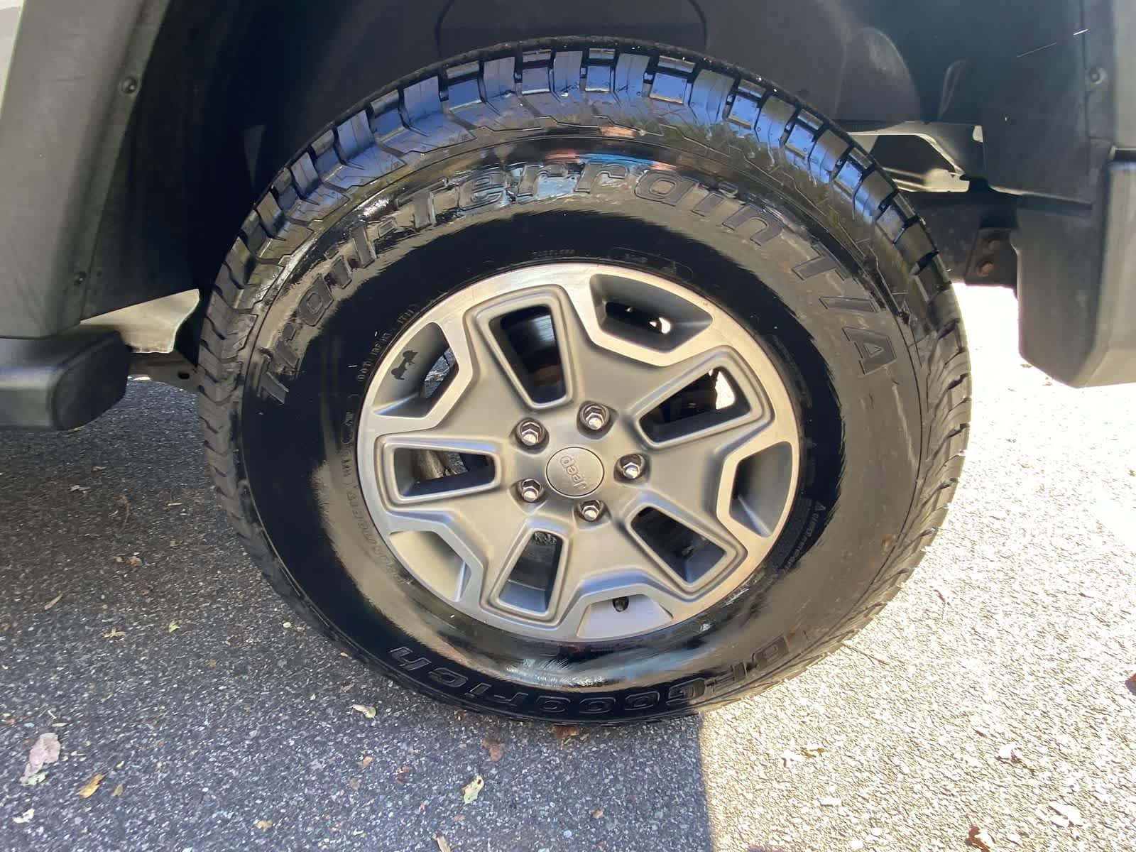 Thumbnail: 2015 Jeep Wrangler - 12