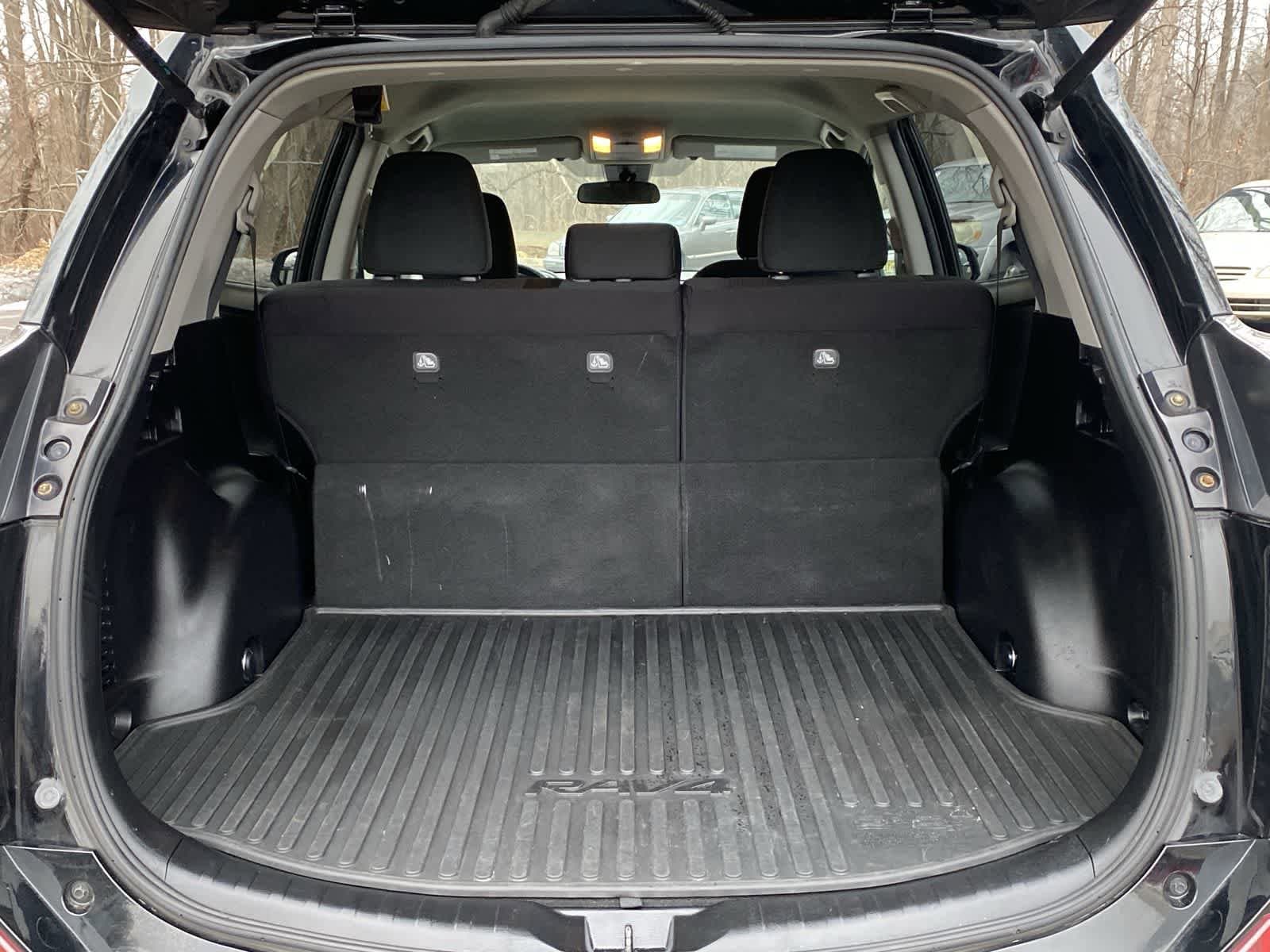 Thumbnail: 2018 Toyota RAV4 - 16