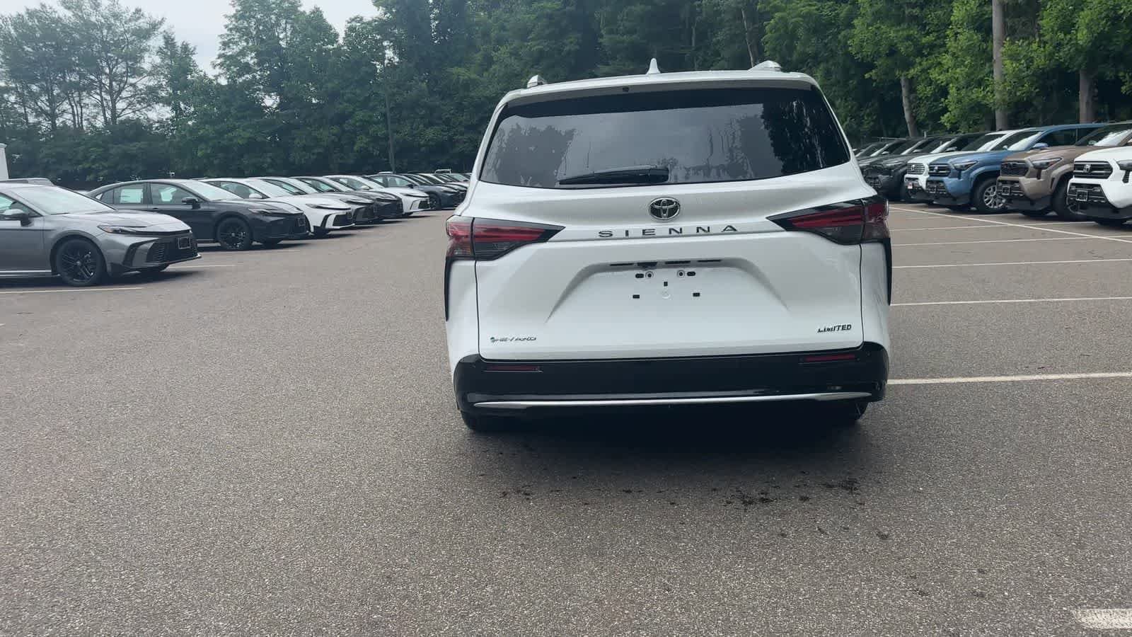 Thumbnail: 2026 Toyota Sienna - 7