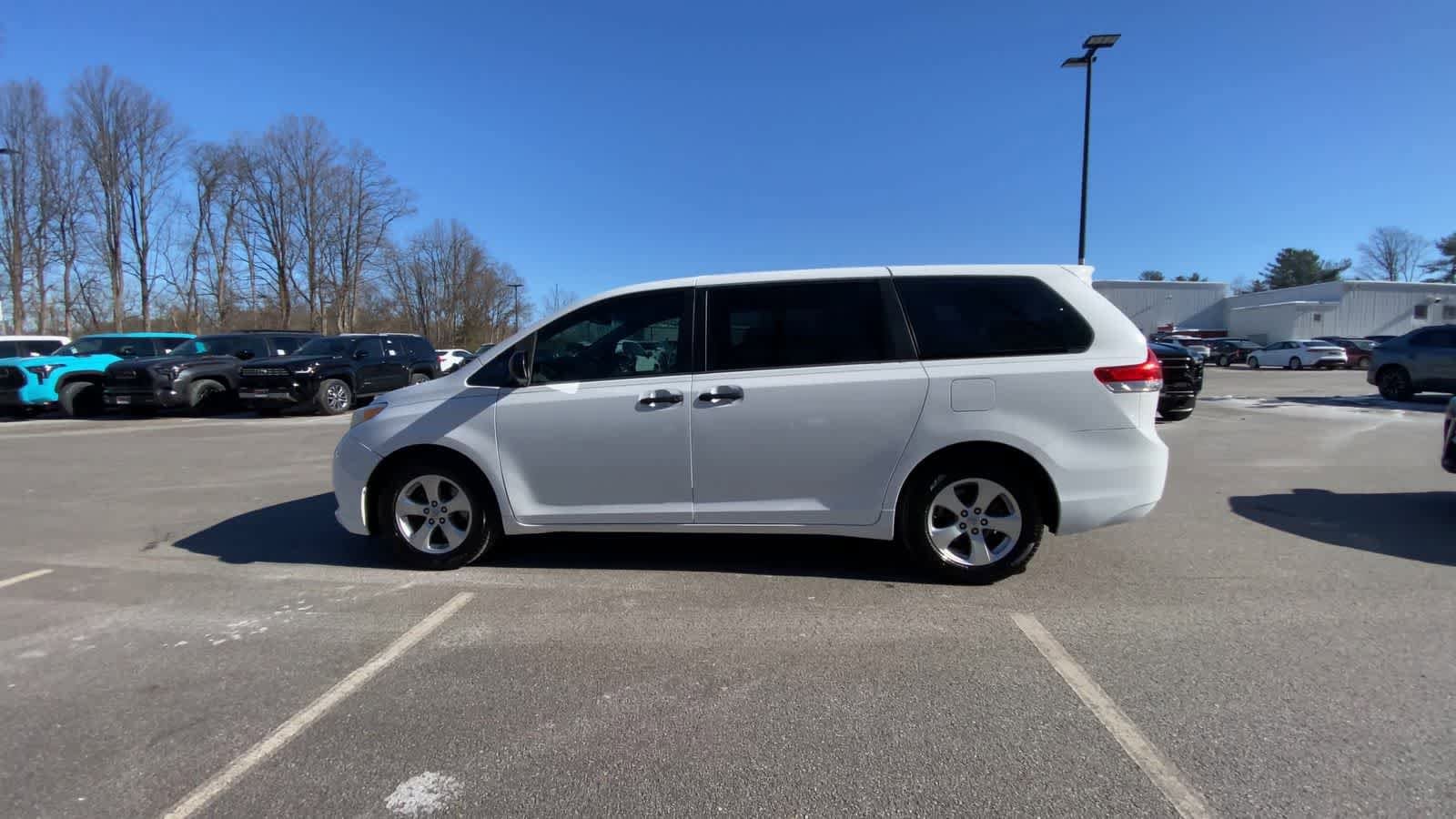 Thumbnail: 2013 Toyota Sienna - 13