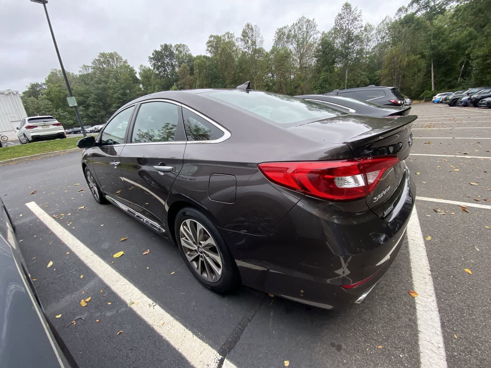 Thumbnail: 2016 Hyundai Sonata - 9