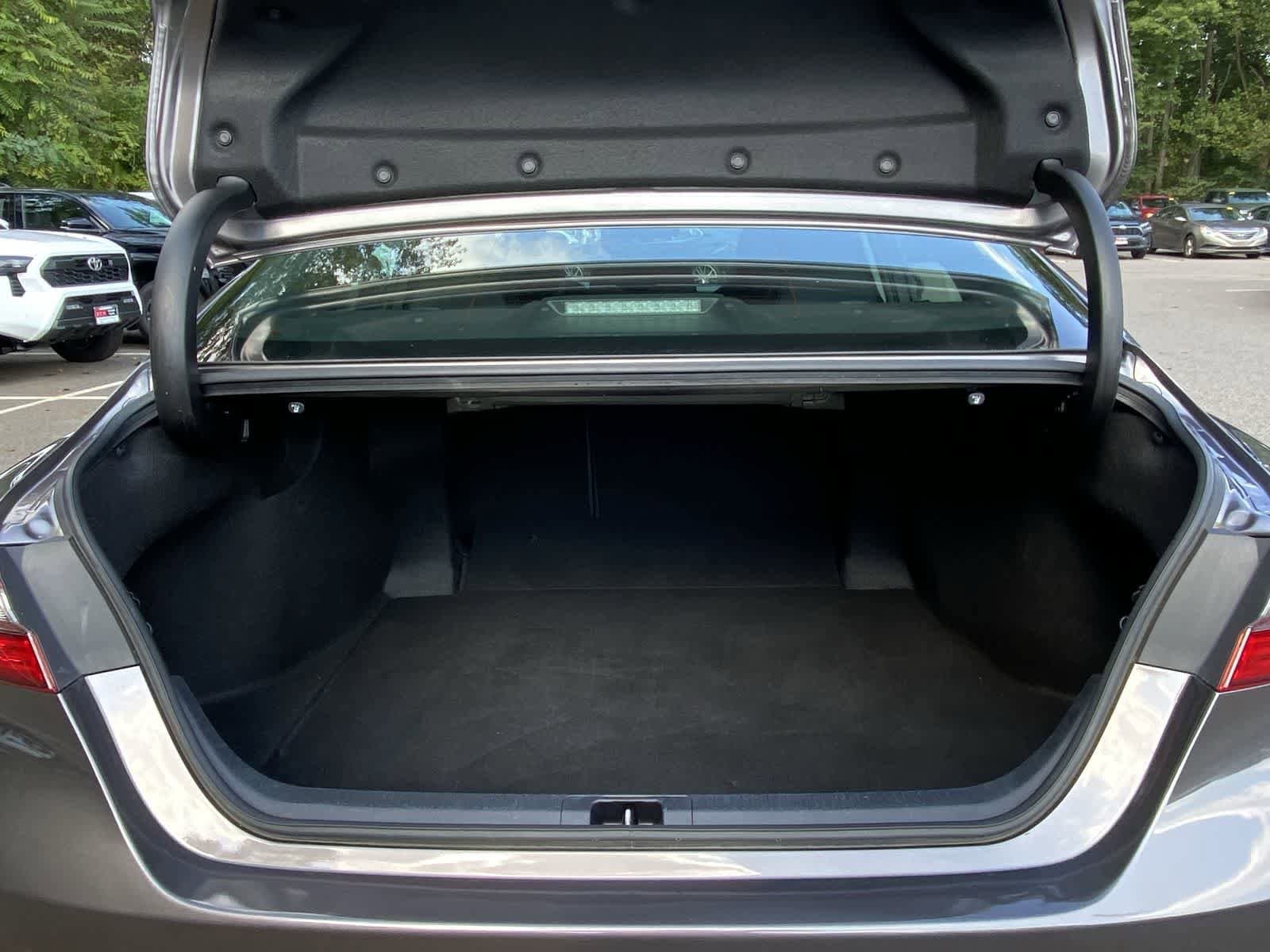 Thumbnail: 2023 Toyota Camry - 10