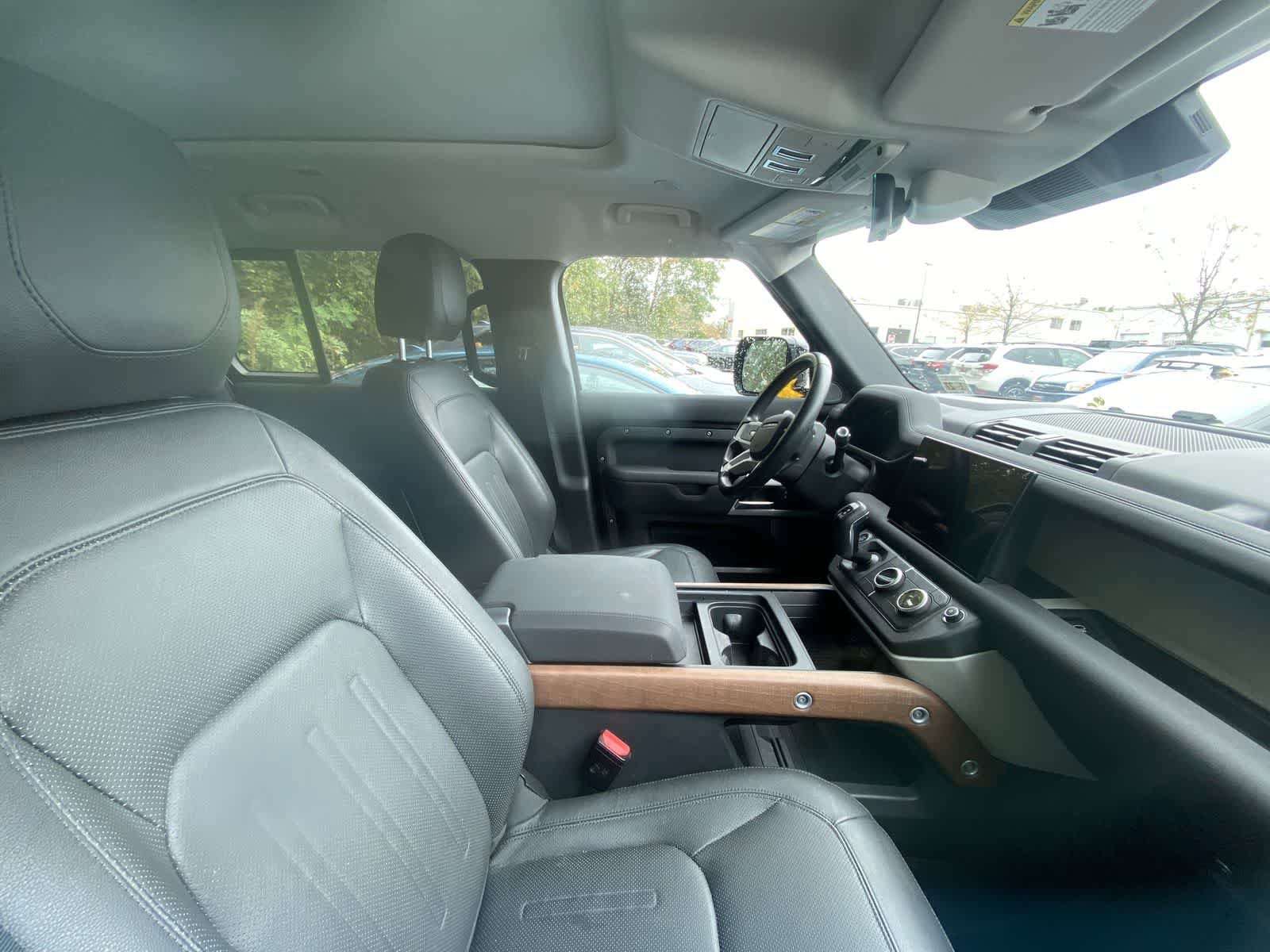 Thumbnail: 2022 Land Rover Defender - 6