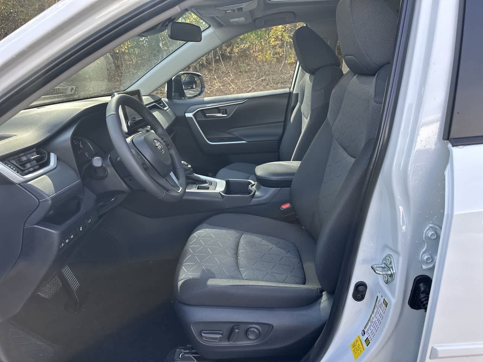 Thumbnail: 2025 Toyota RAV4 - 25