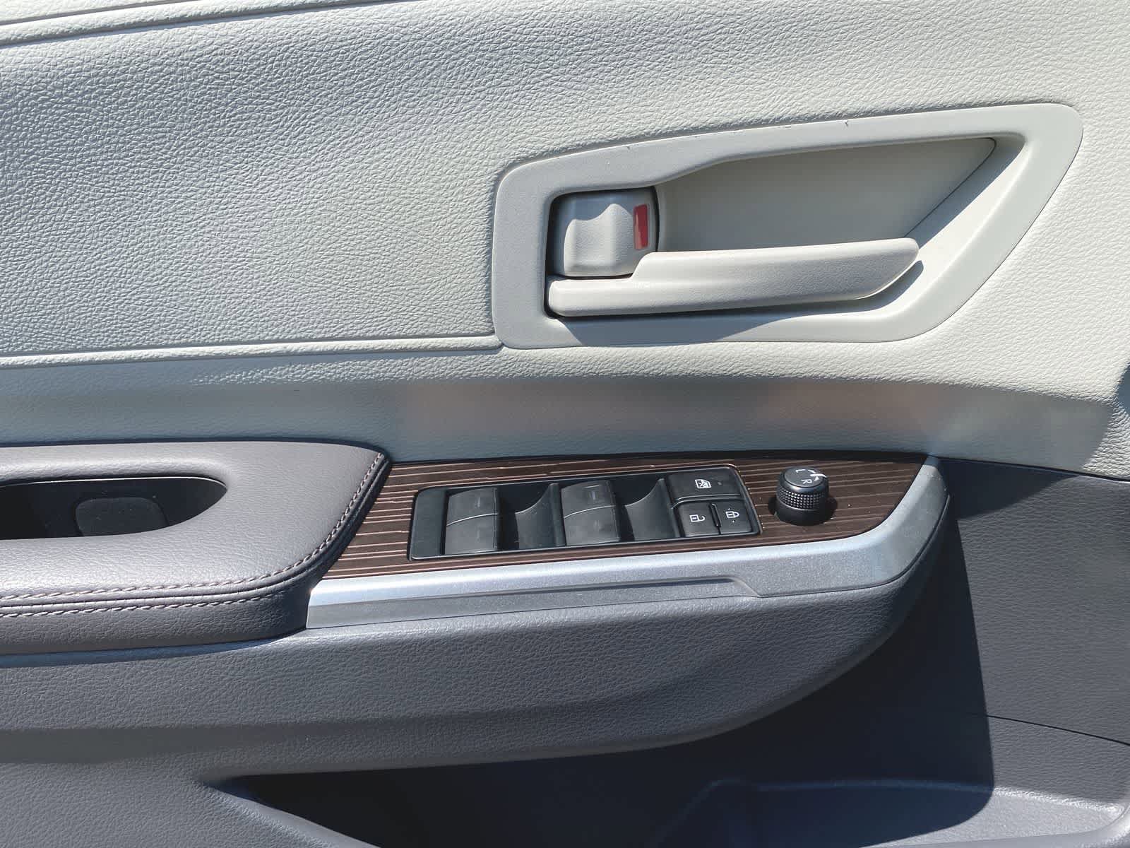 2023 Toyota Sienna LE 15