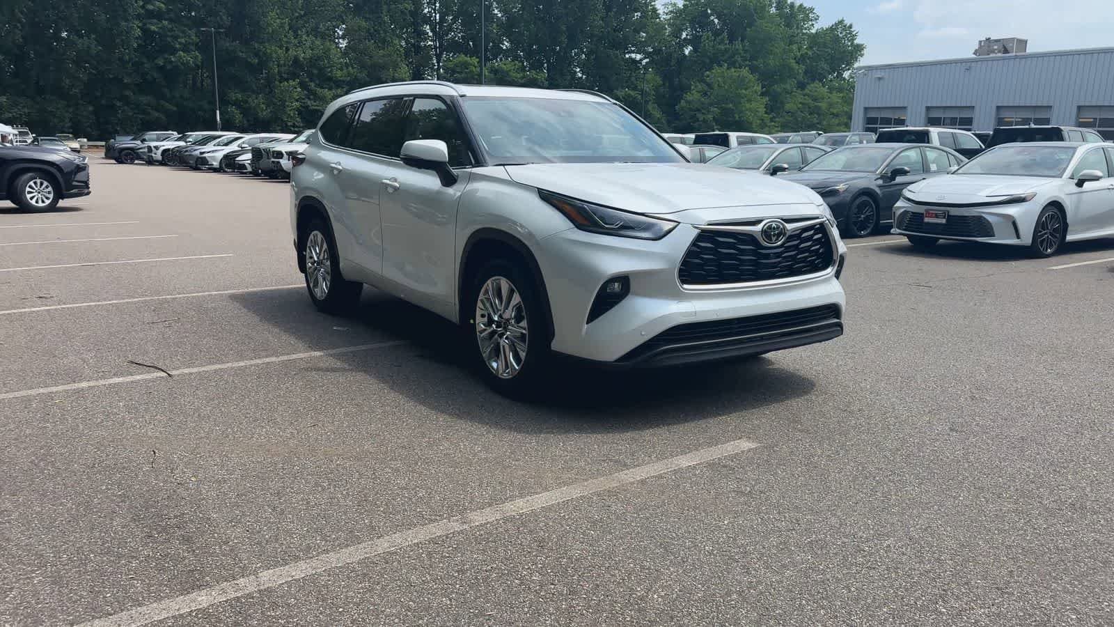 Thumbnail: 2026 Toyota Highlander - 2