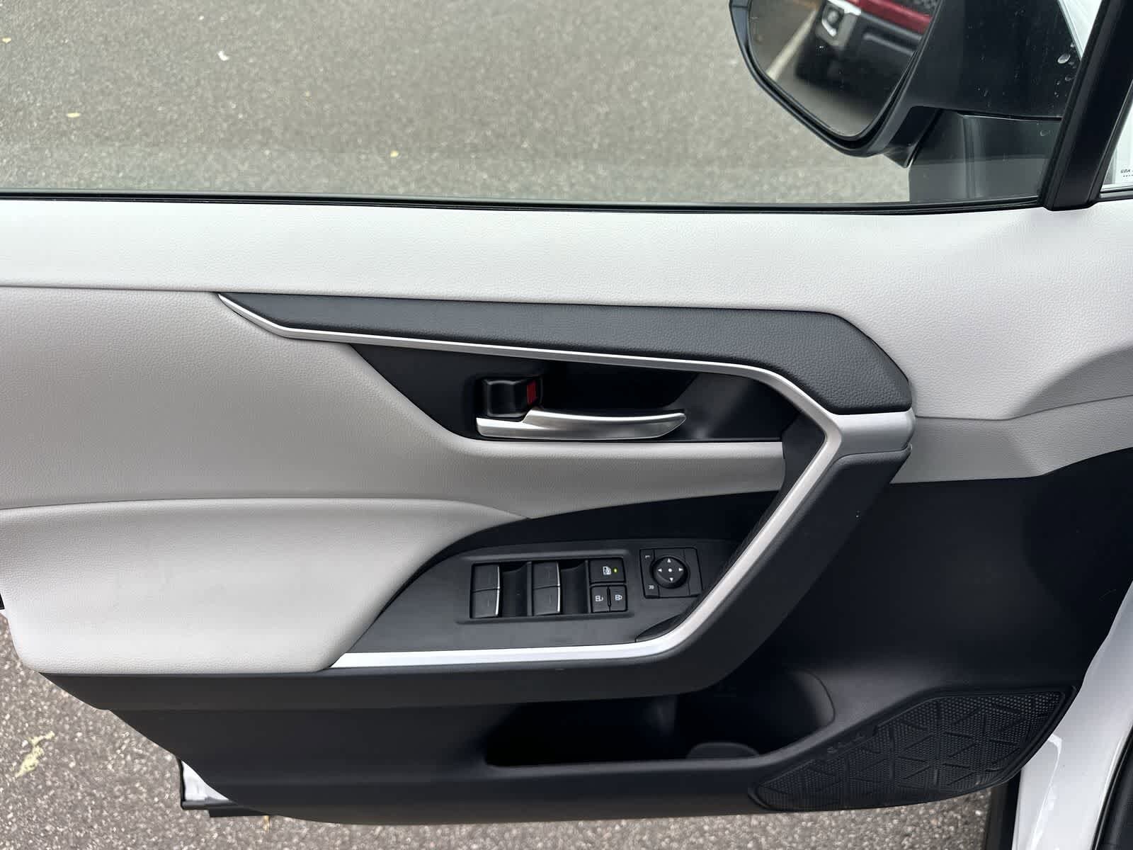 Thumbnail: 2025 Toyota RAV4 - 17