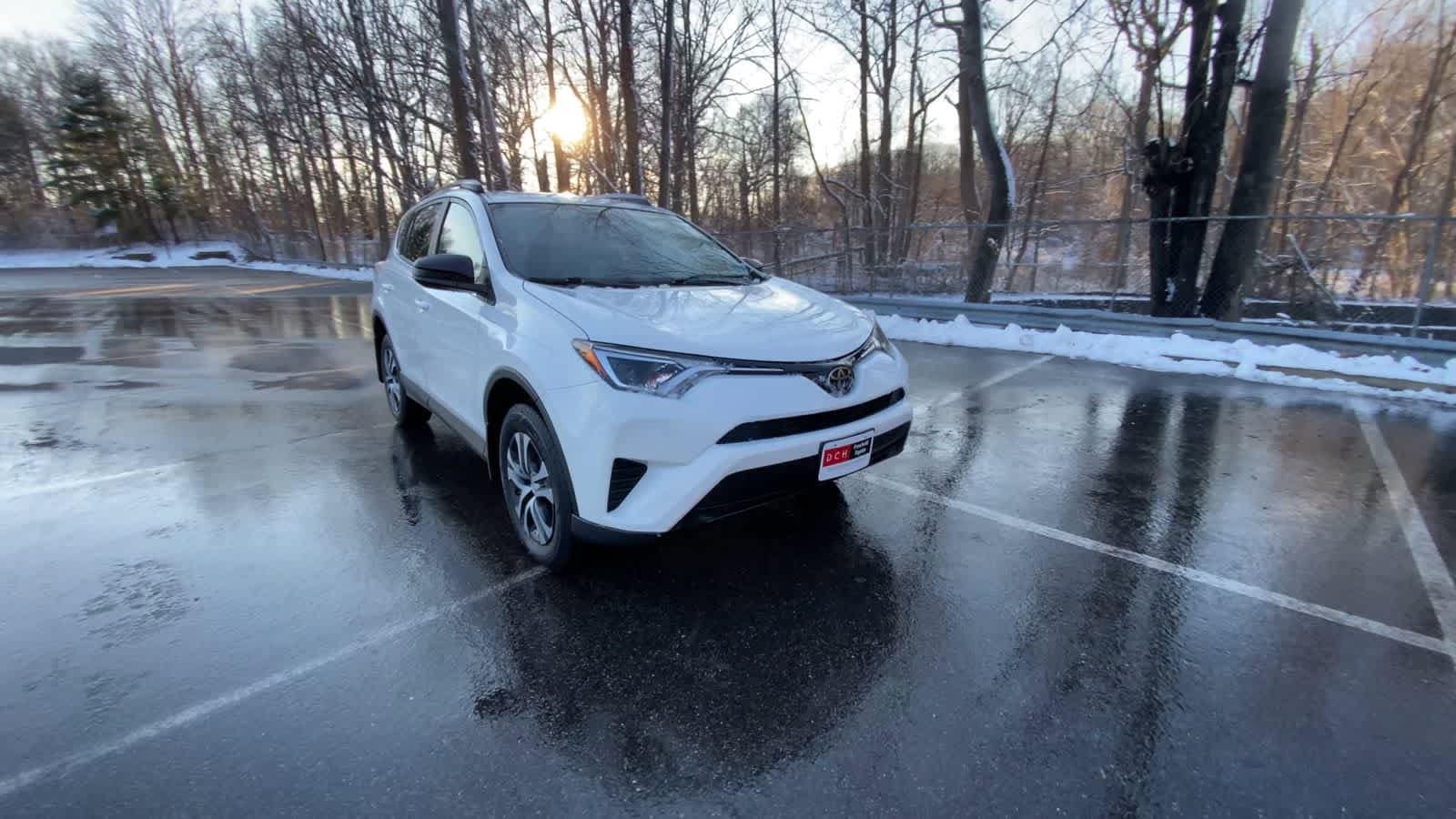 Thumbnail: 2018 Toyota RAV4 - 8