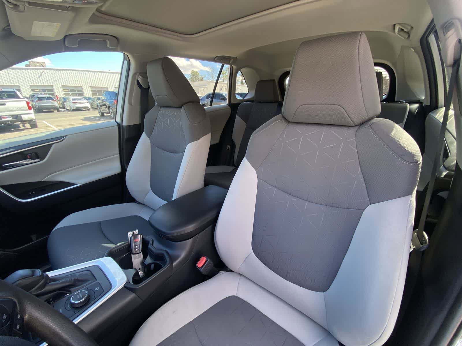 Thumbnail: 2021 Toyota RAV4 - 21