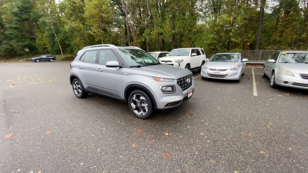 Used 2023 Hyundai Venue SEL SUV