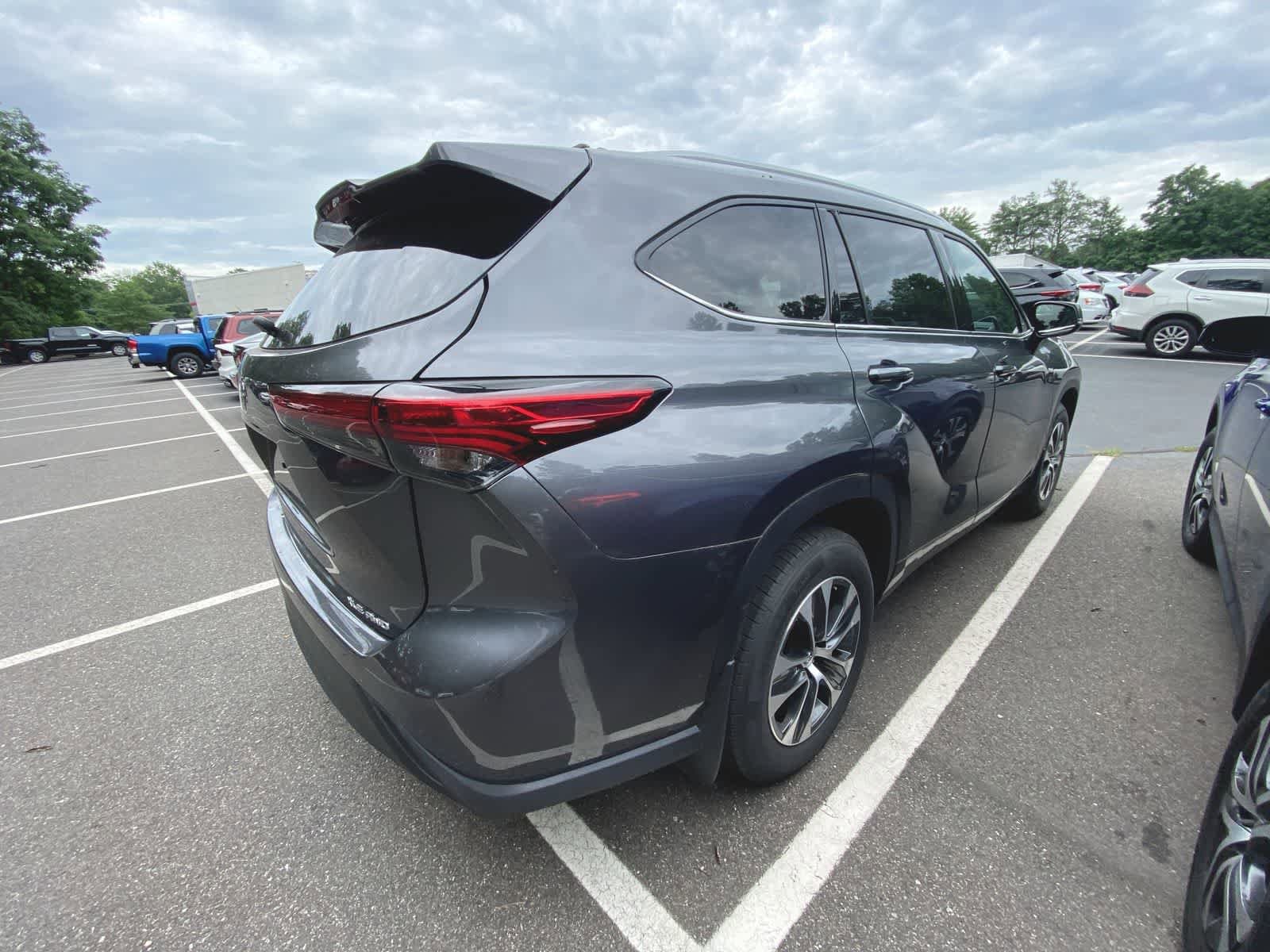 Thumbnail: 2022 Toyota Highlander - 7