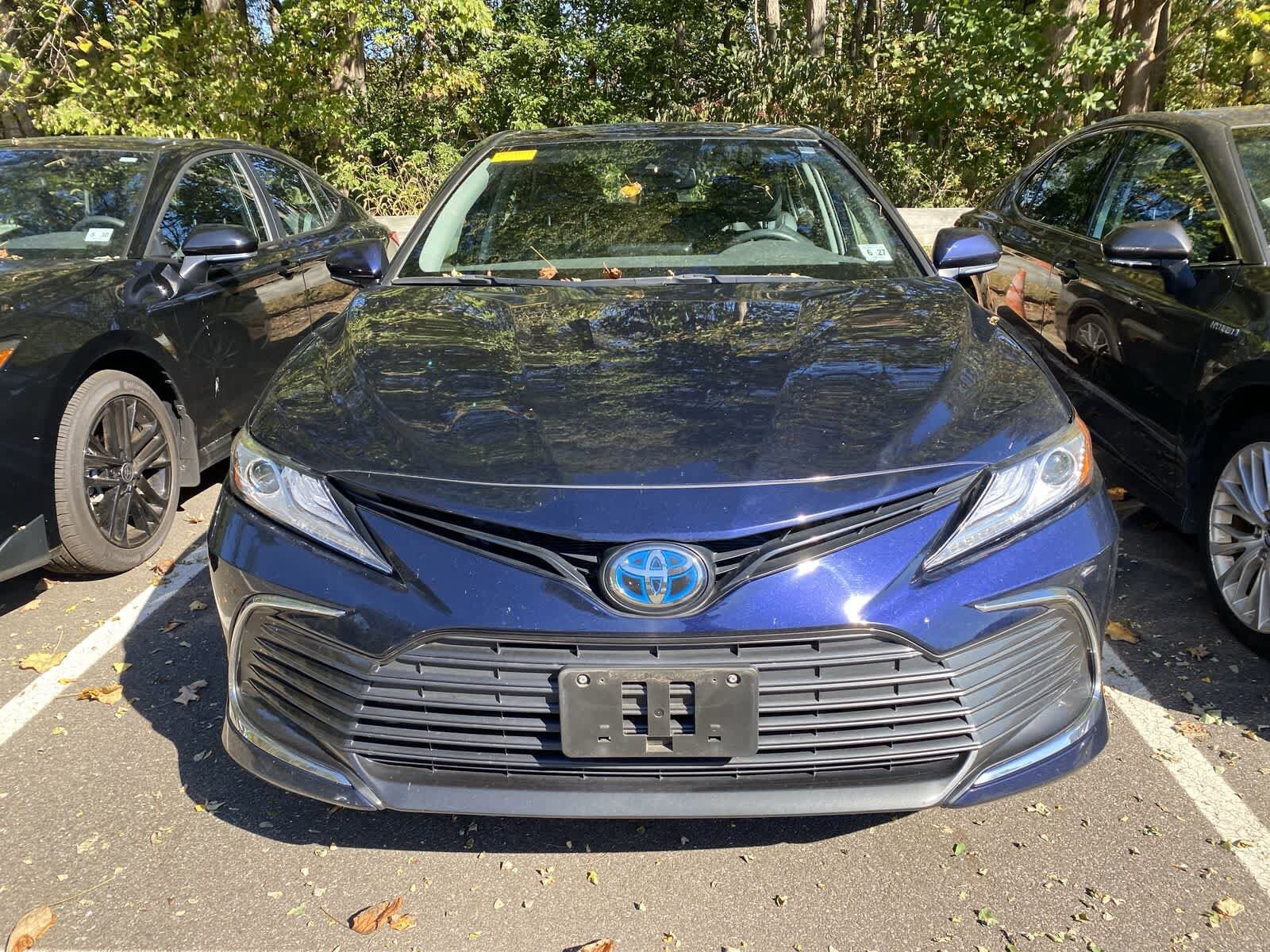 2022 Toyota Camry Hybrid XLE photo 2