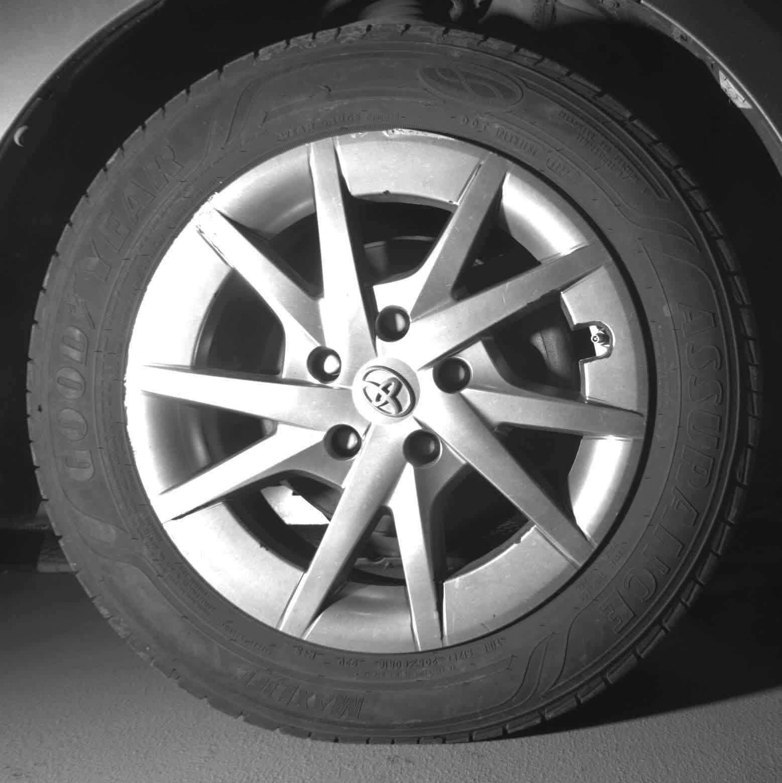 Thumbnail: 2015 Toyota Prius v - 13