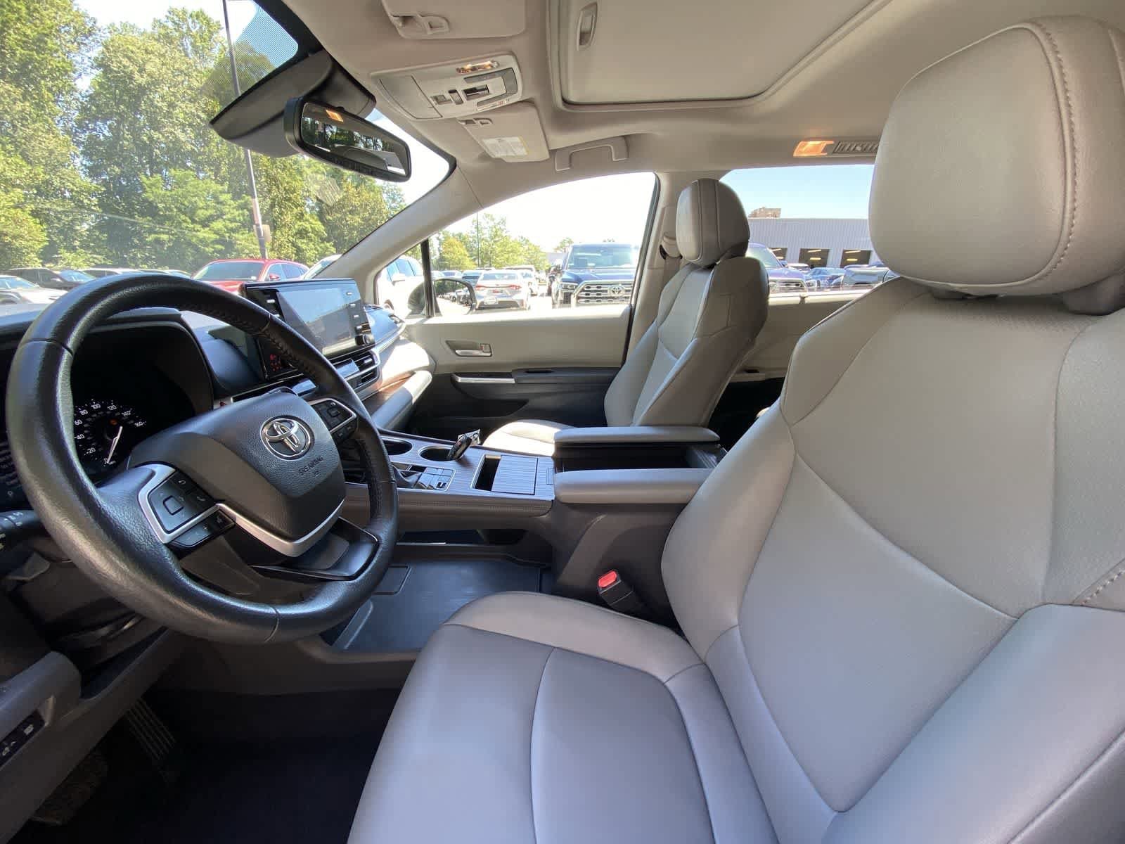 Thumbnail: 2024 Toyota Sienna - 17