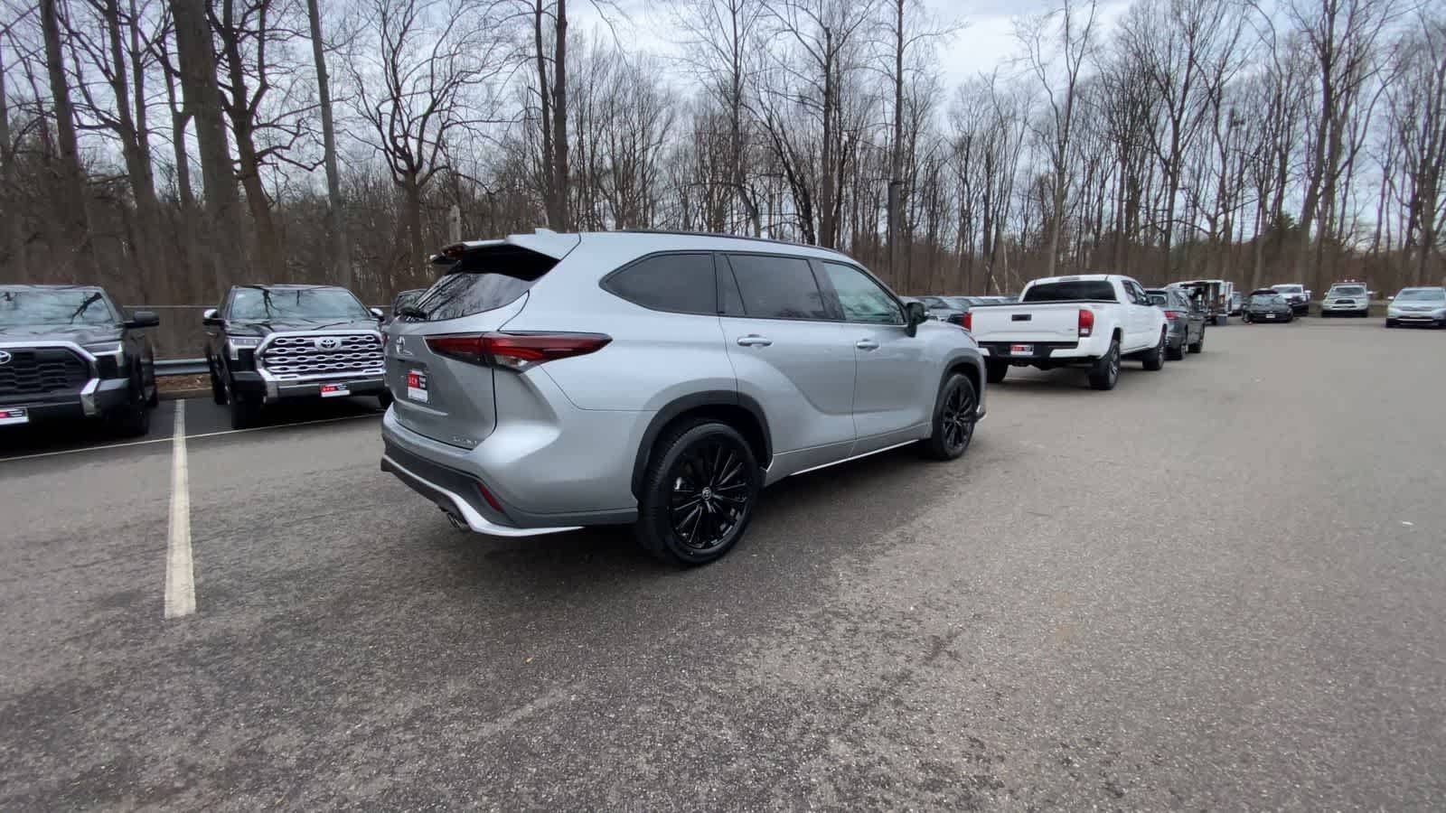 Thumbnail: 2025 Toyota Highlander - 8