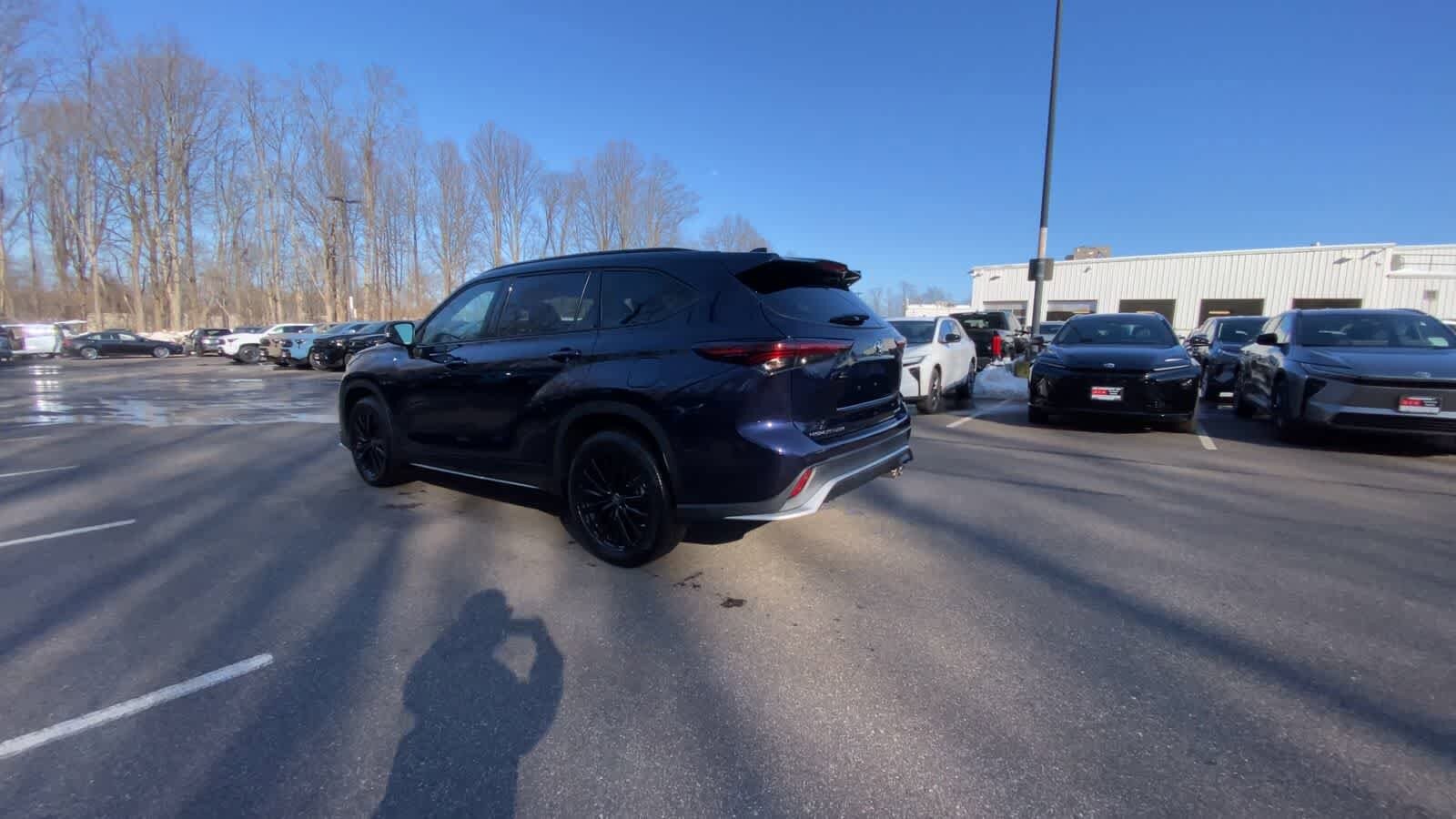 Thumbnail: 2025 Toyota Highlander - 9