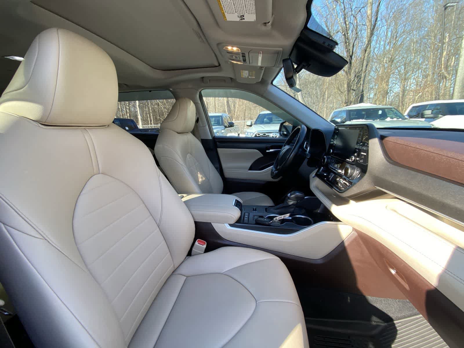 Thumbnail: 2021 Toyota Highlander - 34