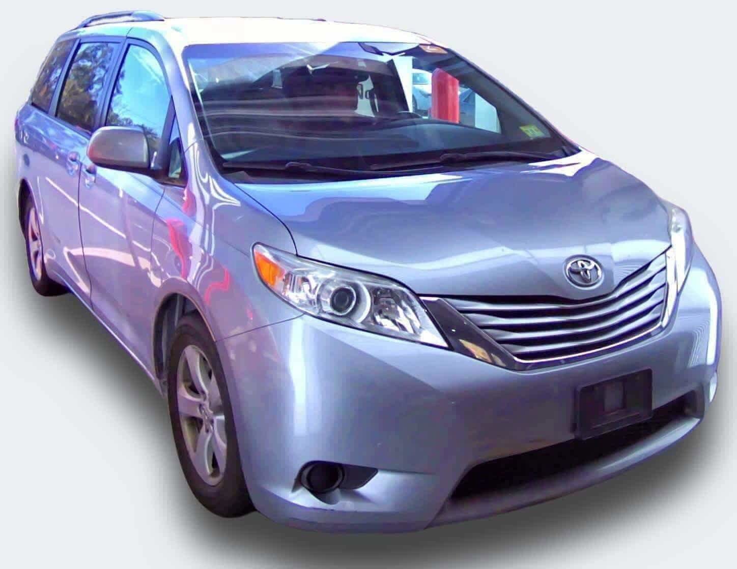 2015 Toyota Sienna LE photo 3