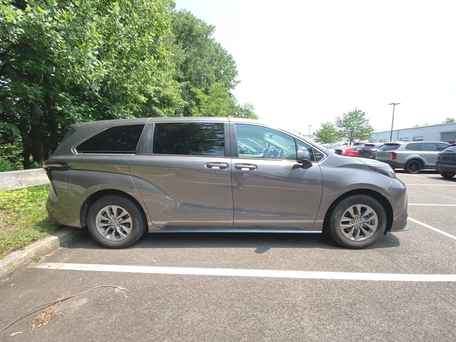 2023 Toyota Sienna LE 5