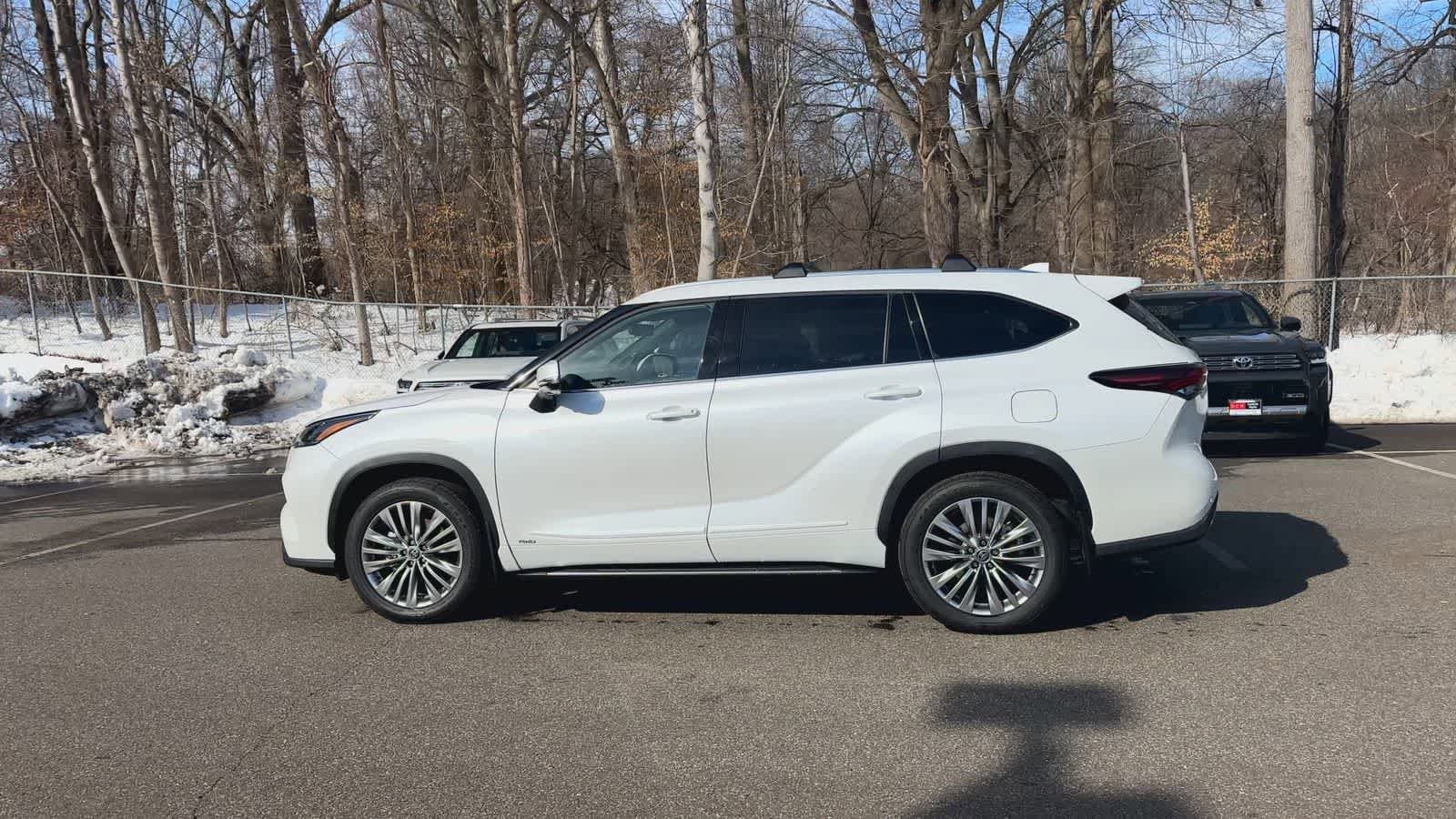 Thumbnail: 2025 Toyota Highlander - 5