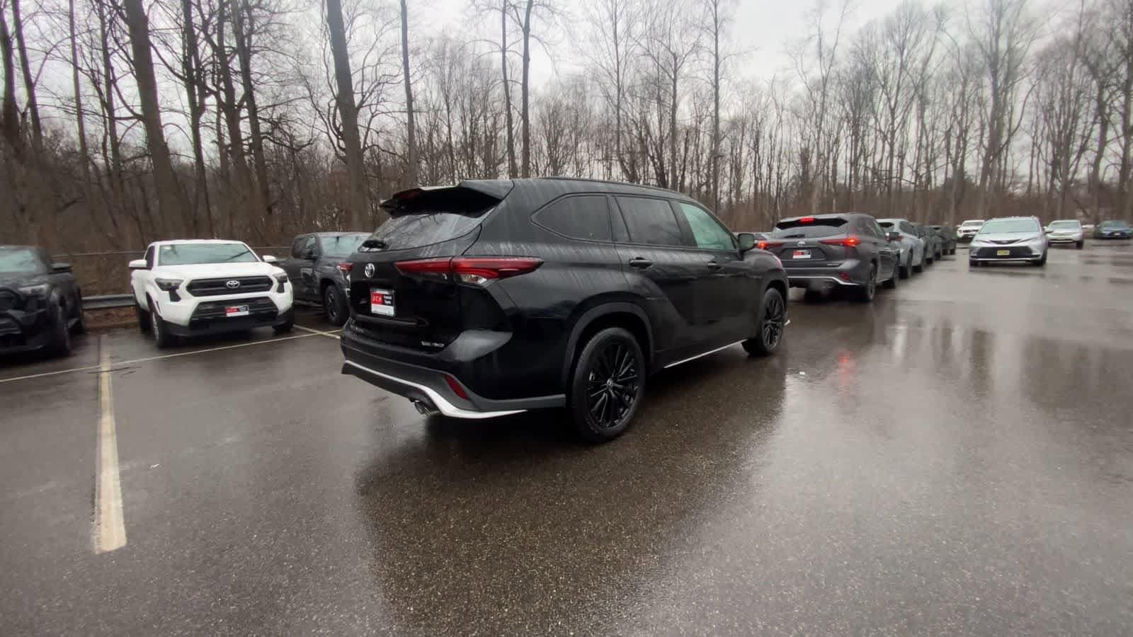 Thumbnail: 2025 Toyota Highlander - 6