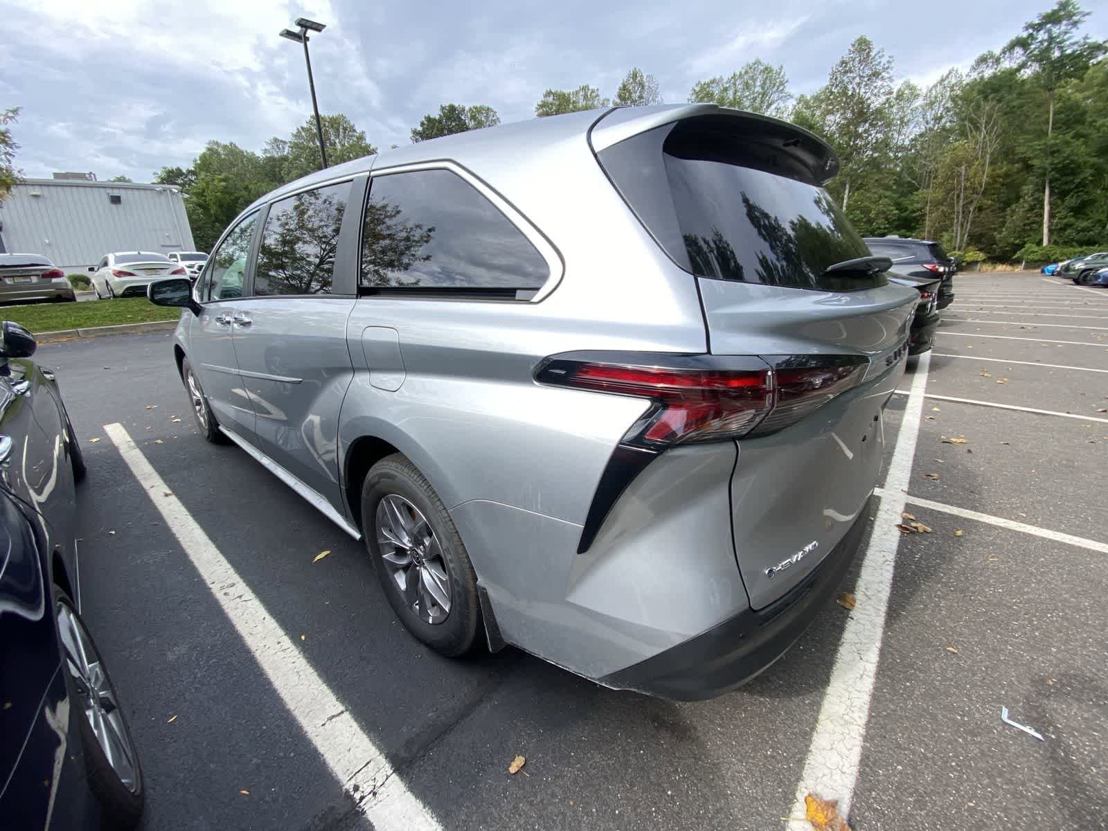 Thumbnail: 2025 Toyota Sienna - 8