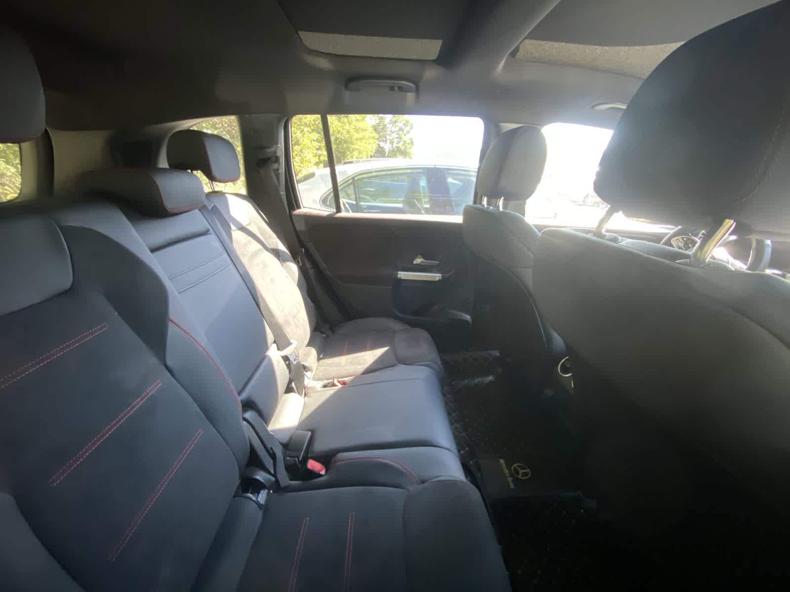 Thumbnail: 2023 Mercedes-Benz GLB - 6