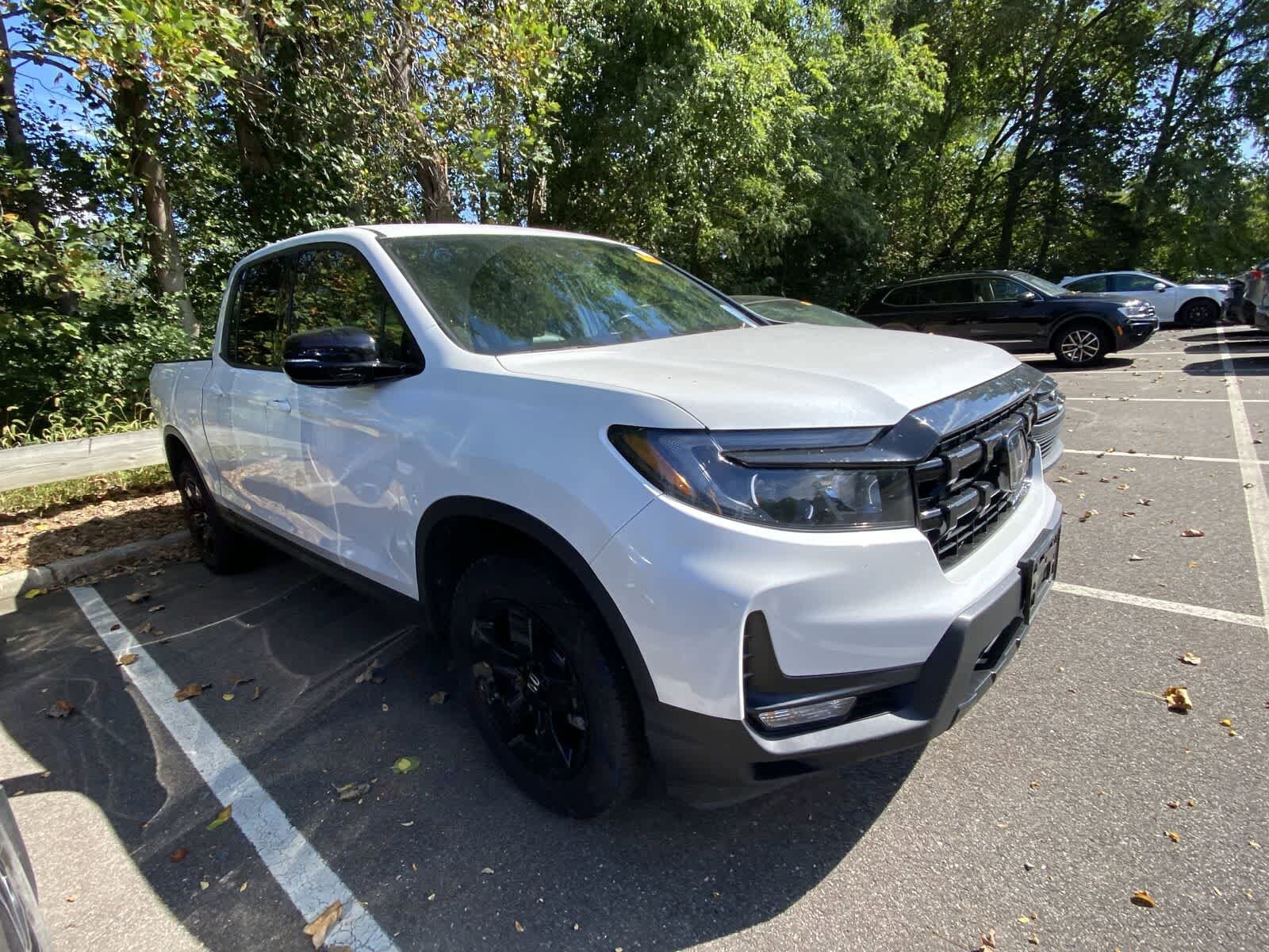 2024 Honda Ridgeline Black Edition photo 2