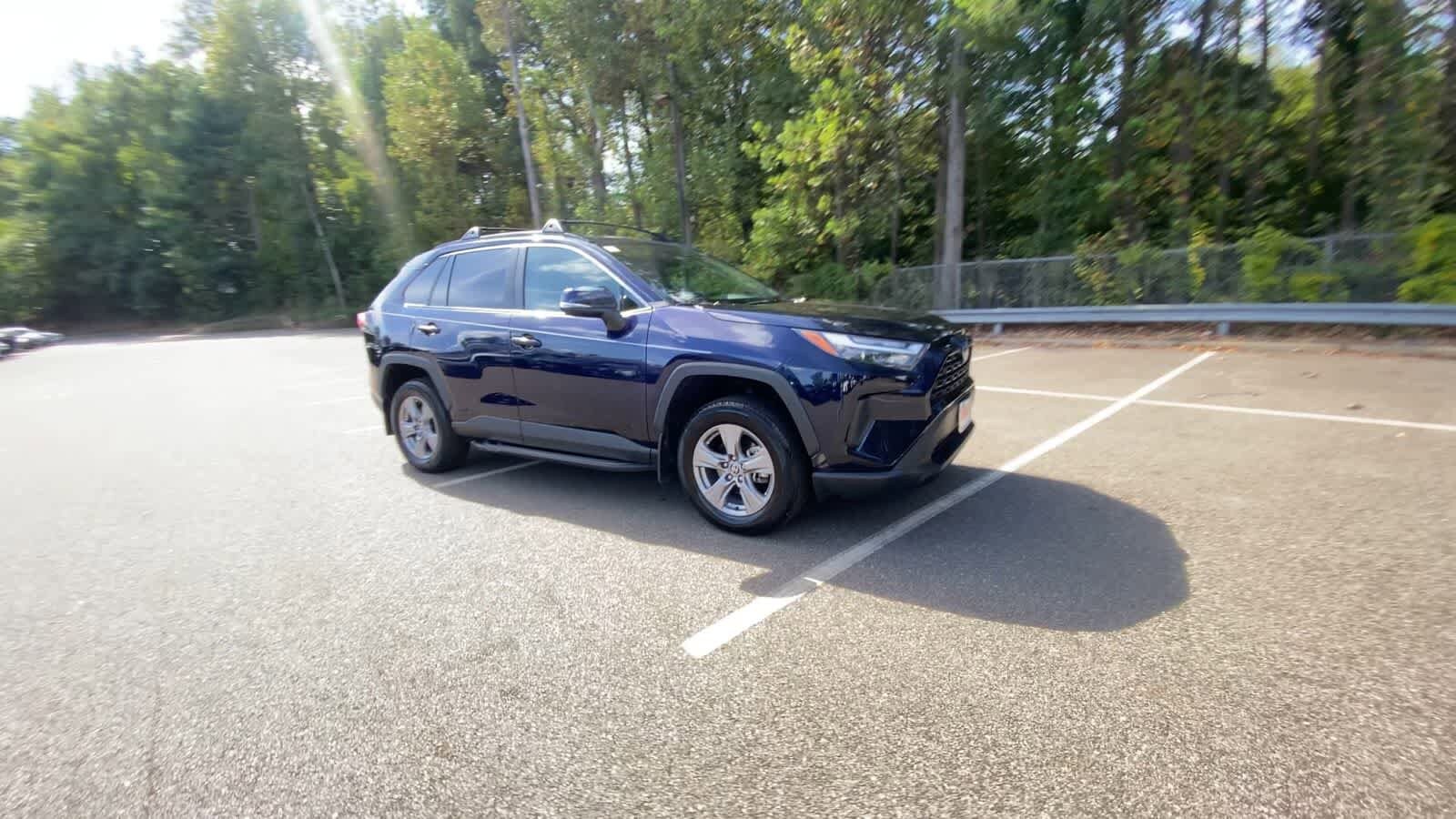 2023 Toyota RAV4 Hybrid XLE photo 2