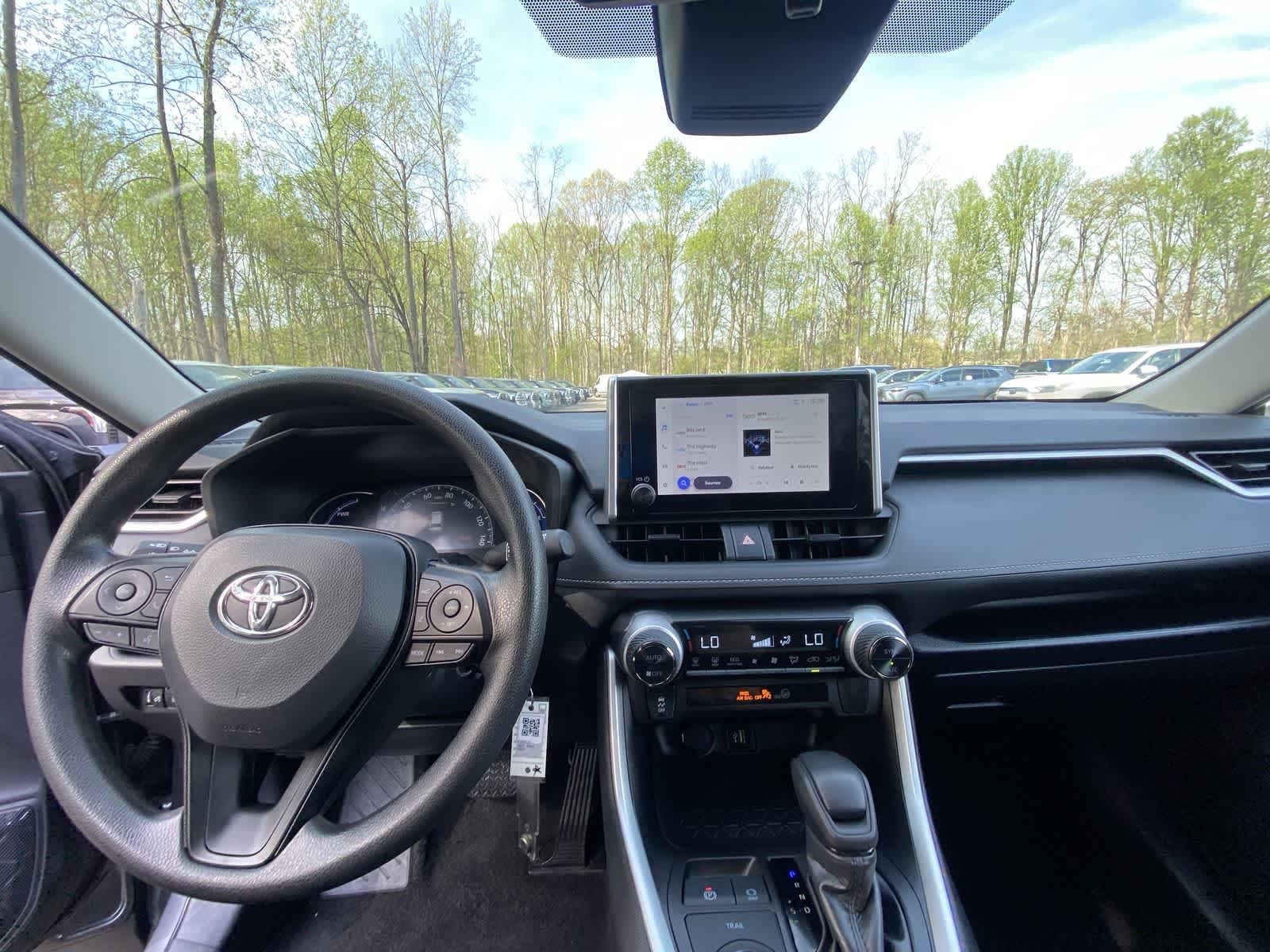 Thumbnail: 2025 Toyota RAV4 - 22