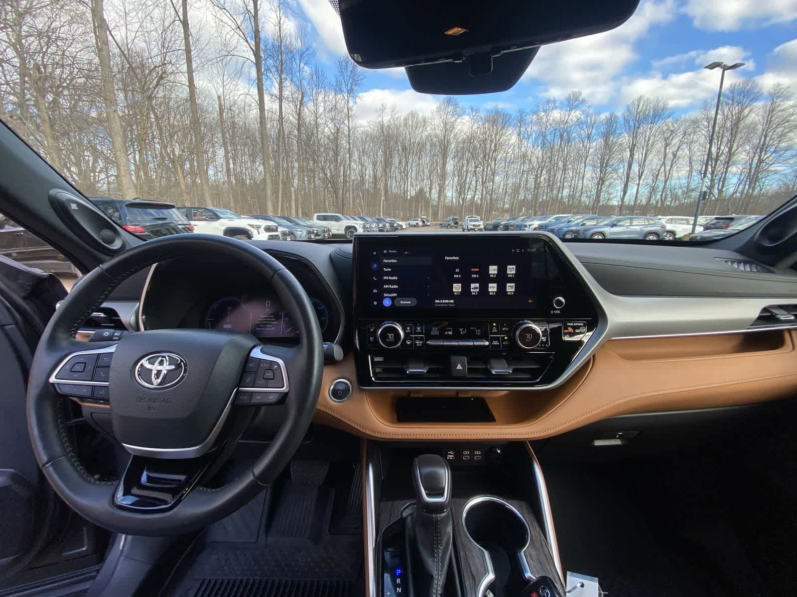 Thumbnail: 2025 Toyota Highlander - 24