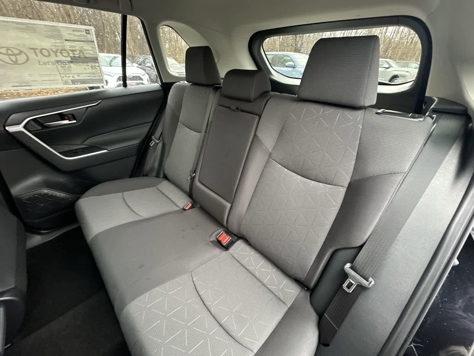 Thumbnail: 2025 Toyota RAV4 - 31