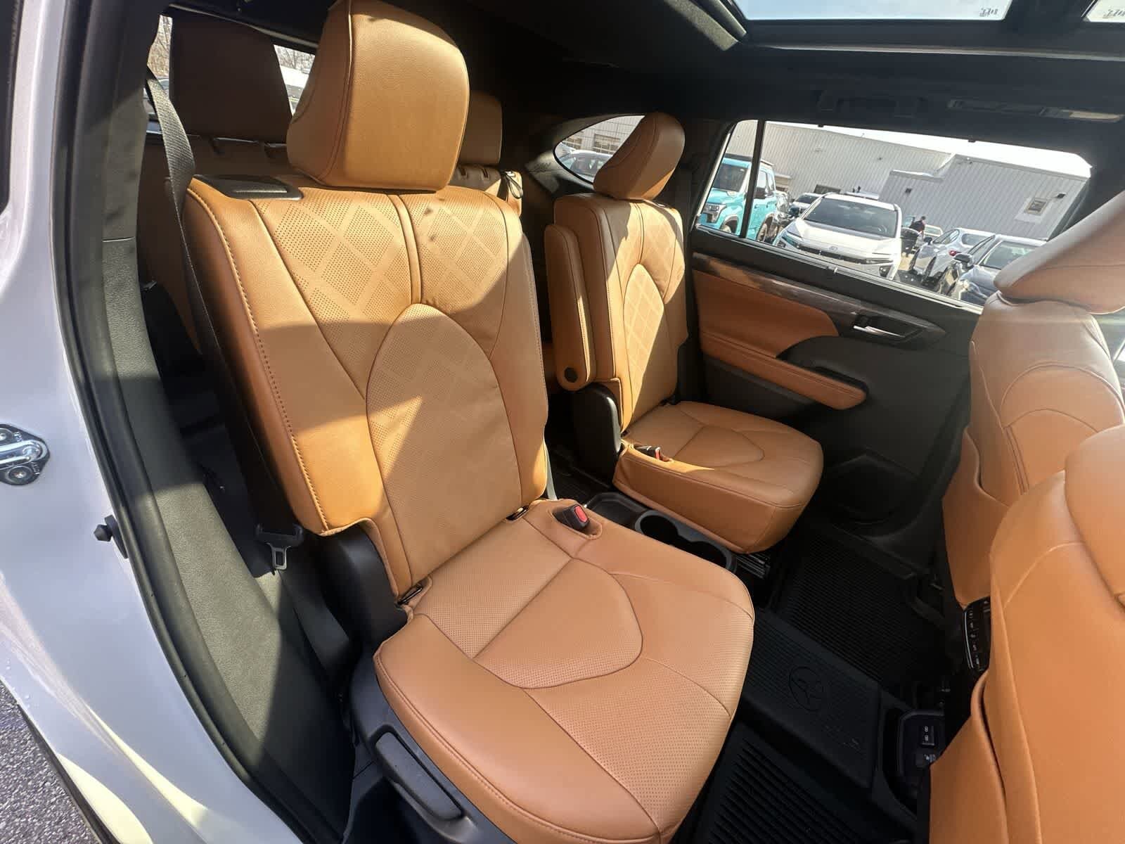 Thumbnail: 2025 Toyota Highlander - 40