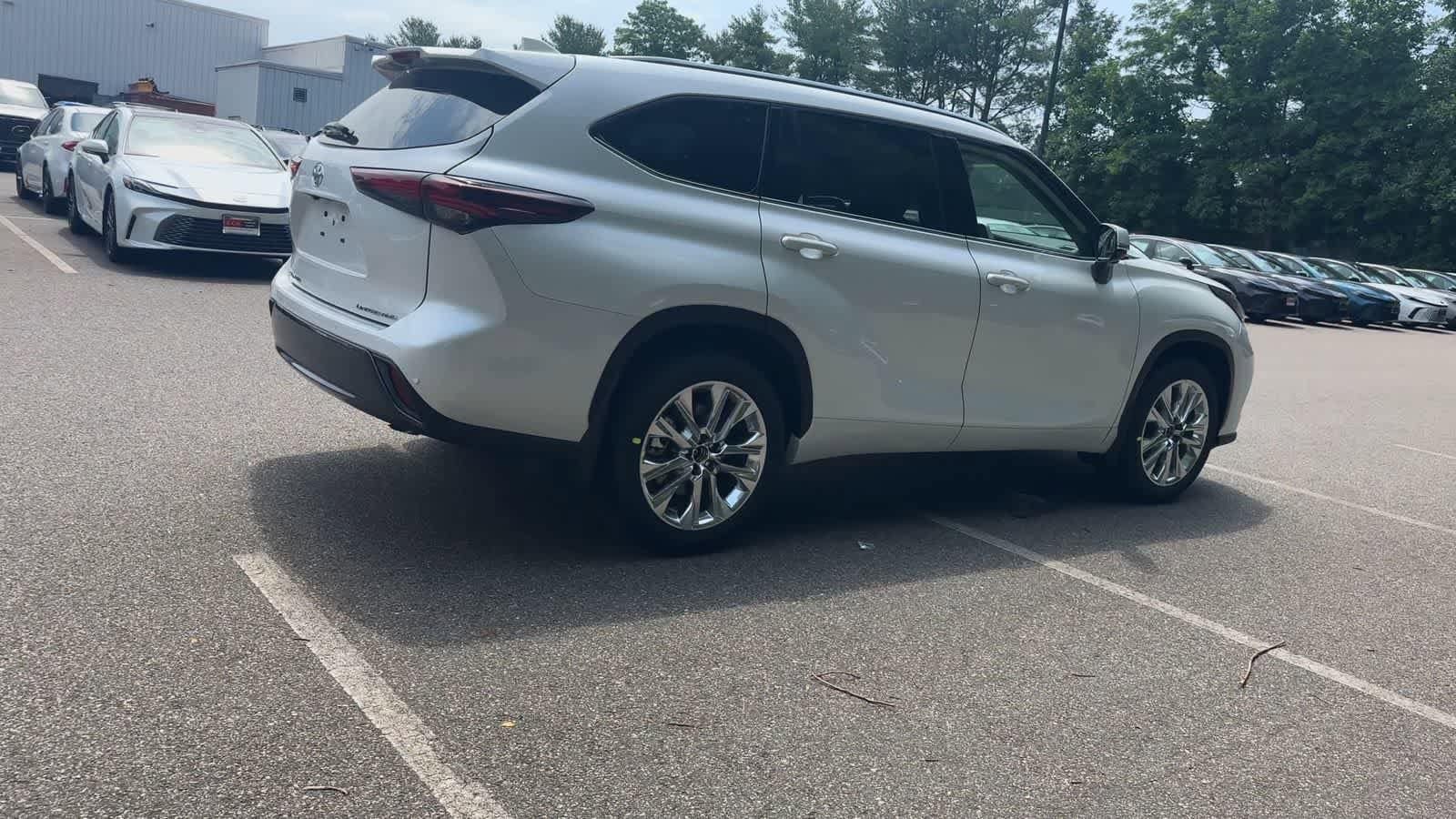 Thumbnail: 2026 Toyota Highlander - 8