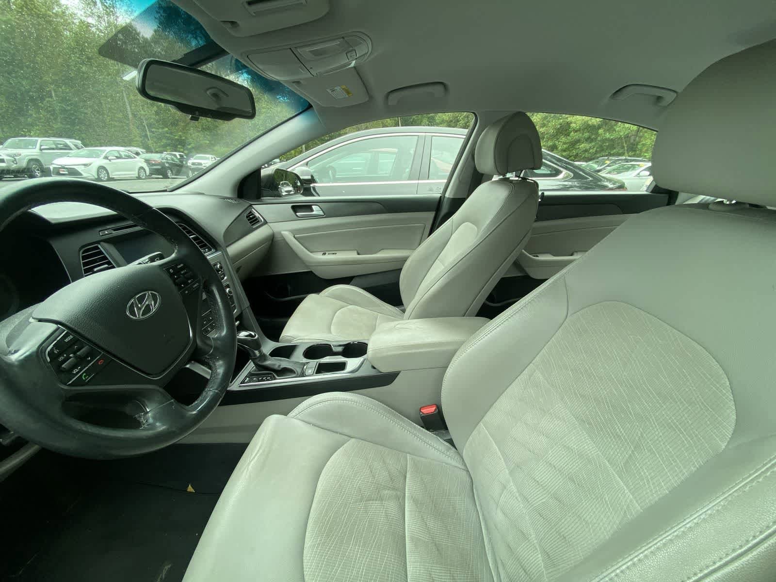 Thumbnail: 2016 Hyundai Sonata - 10