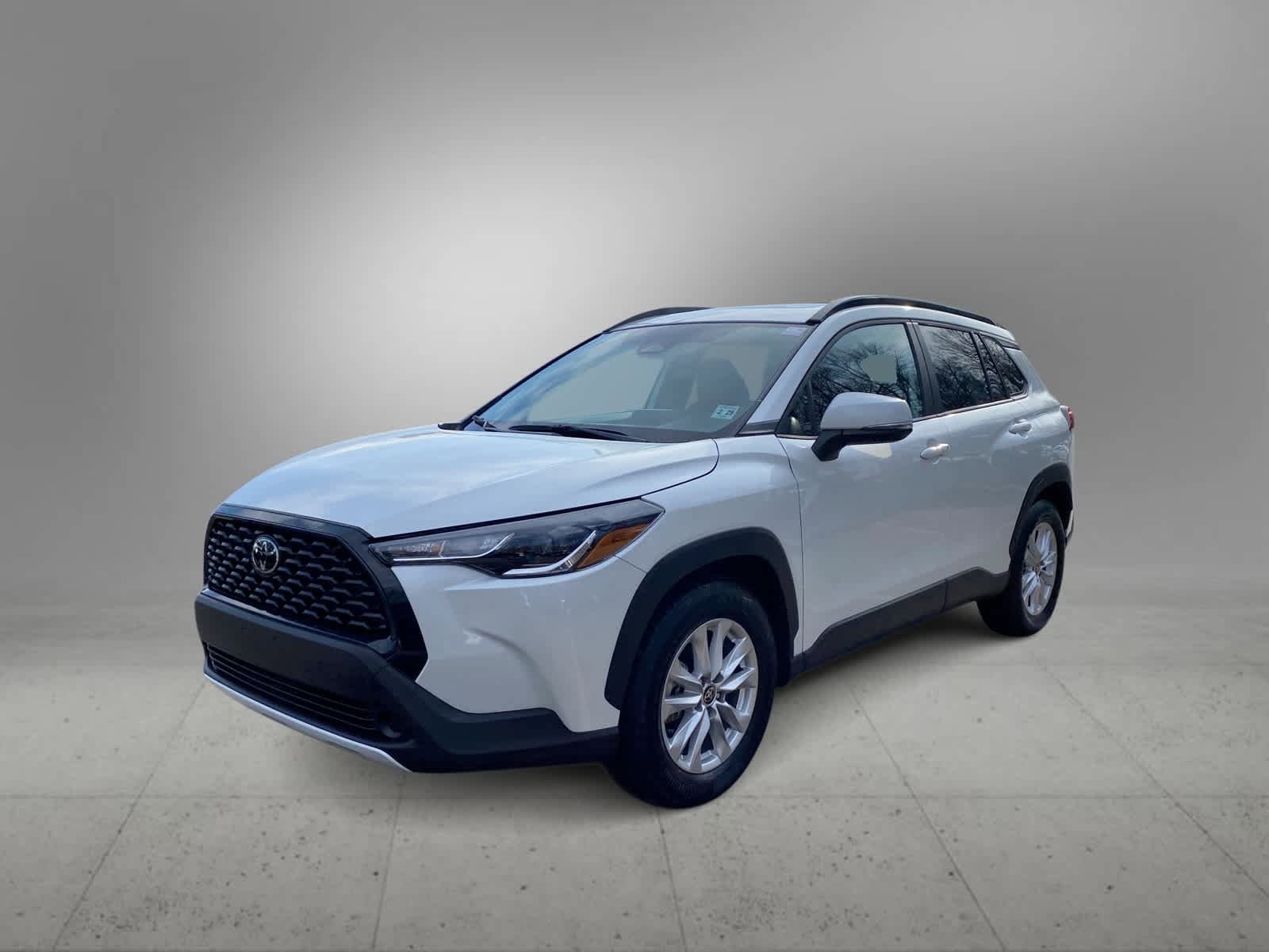 2024 Toyota Corolla Cross LE's photo