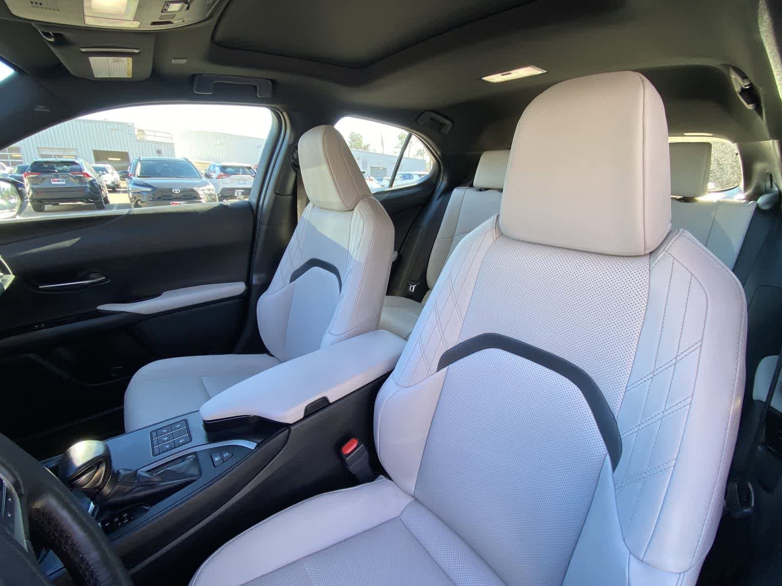 Thumbnail: 2023 Lexus UX - 24