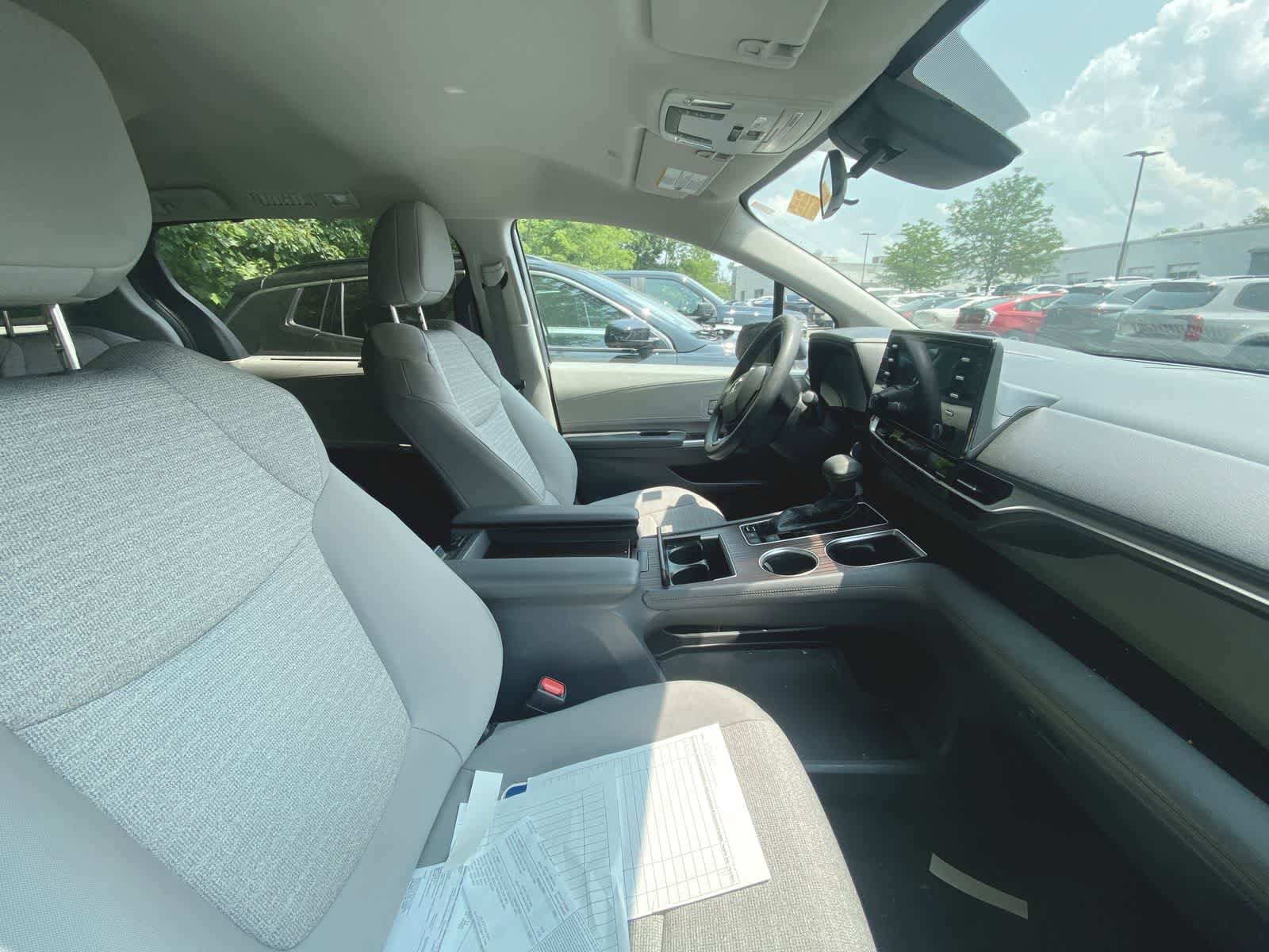 2023 Toyota Sienna LE 6