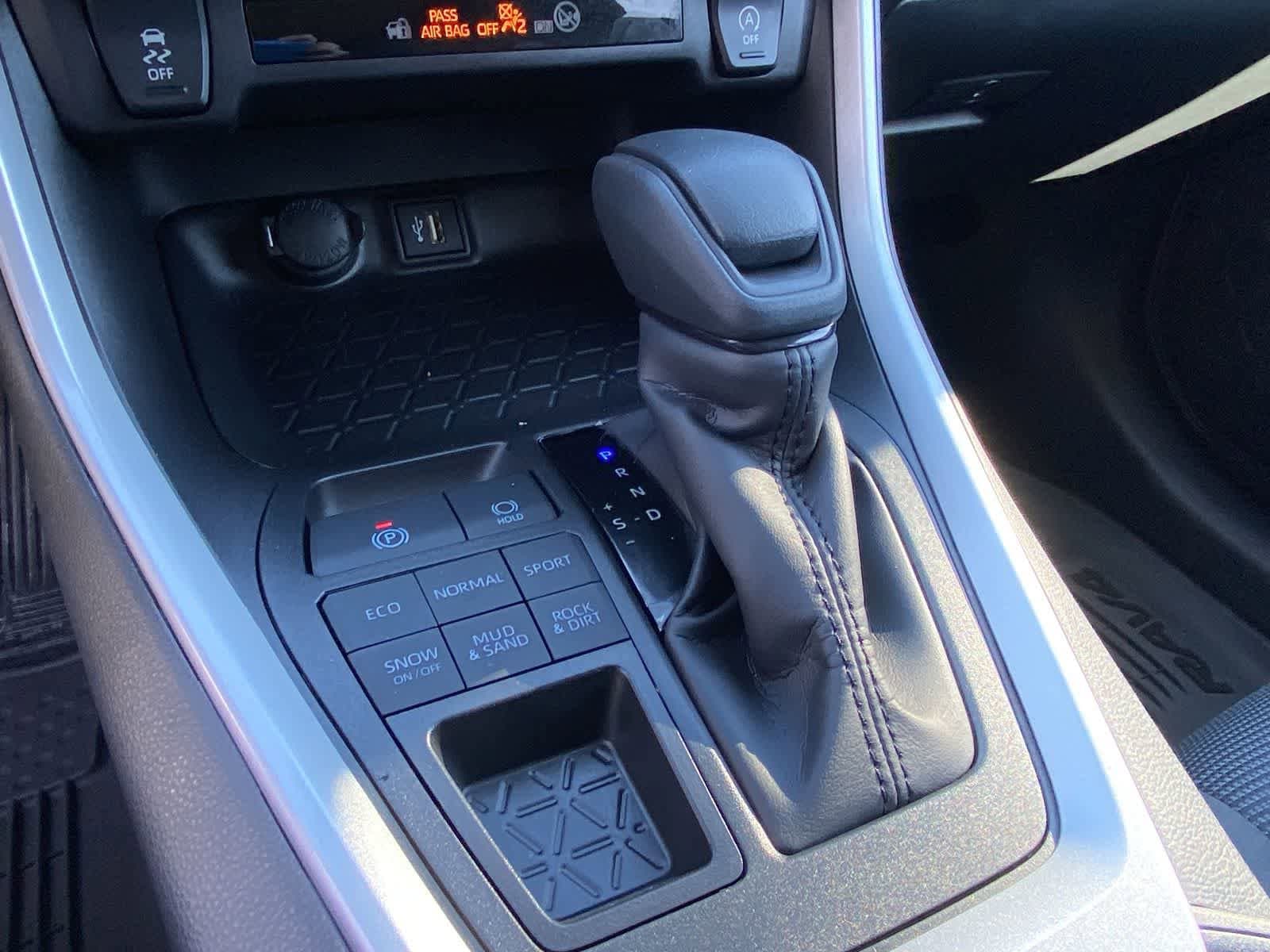 Thumbnail: 2025 Toyota RAV4 - 33