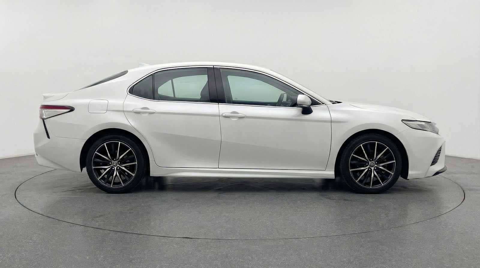 Thumbnail: 2023 Toyota Camry - 4