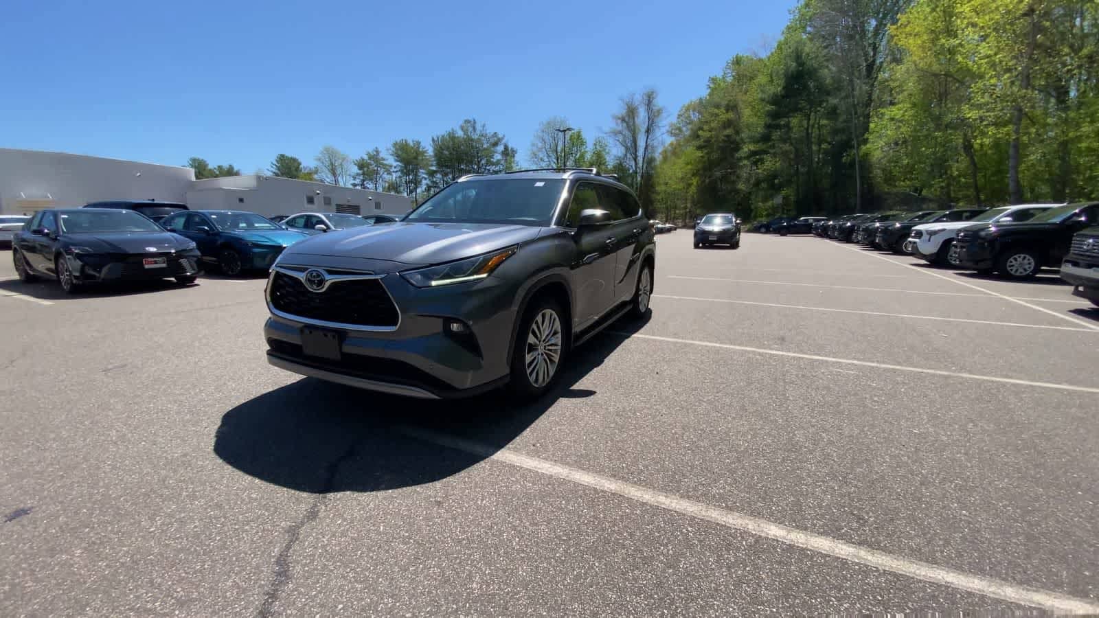 Thumbnail: 2023 Toyota Highlander - 5