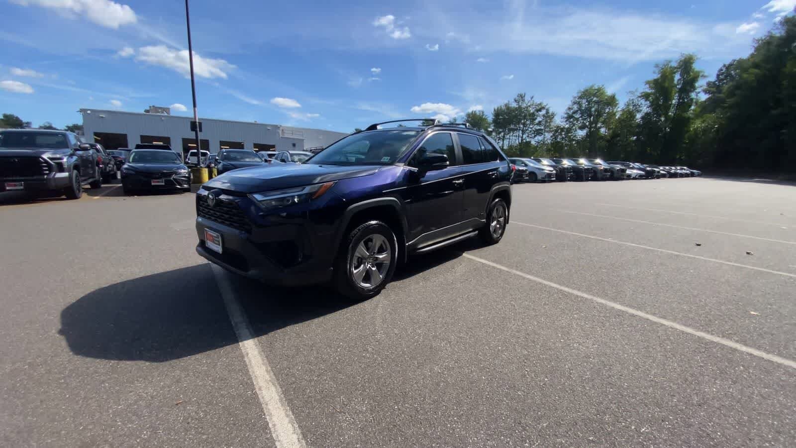 2023 Toyota RAV4 Hybrid XLE photo 4