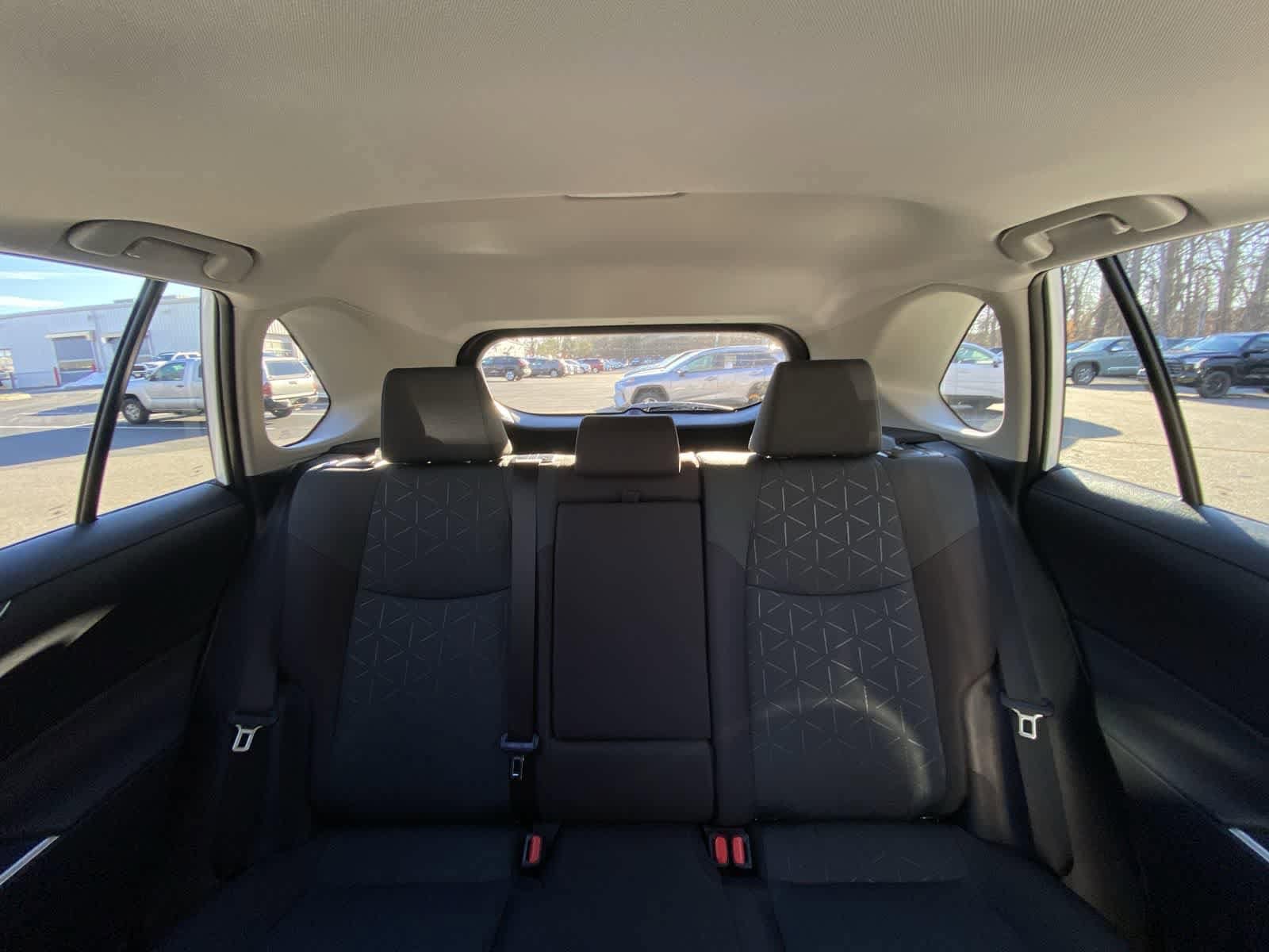 Thumbnail: 2025 Toyota RAV4 - 32